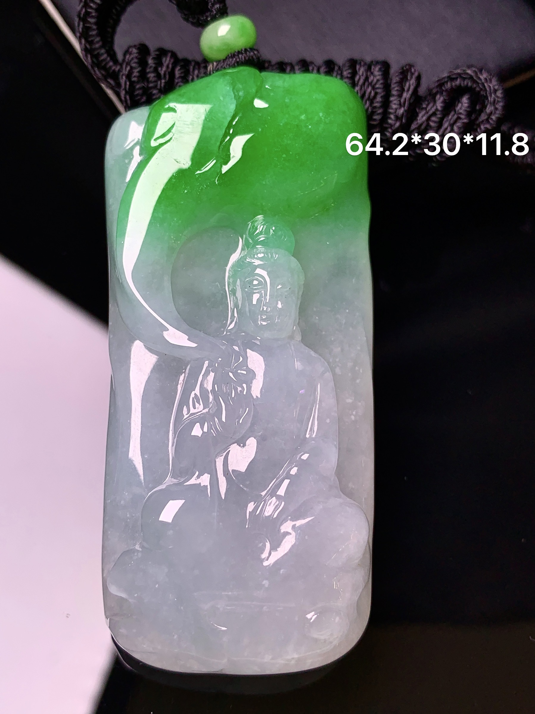 飘绿观音菩萨吊坠 玉质细腻 色泽艳丽清新 水润亮眼 整体尺寸64.2*30*11.8