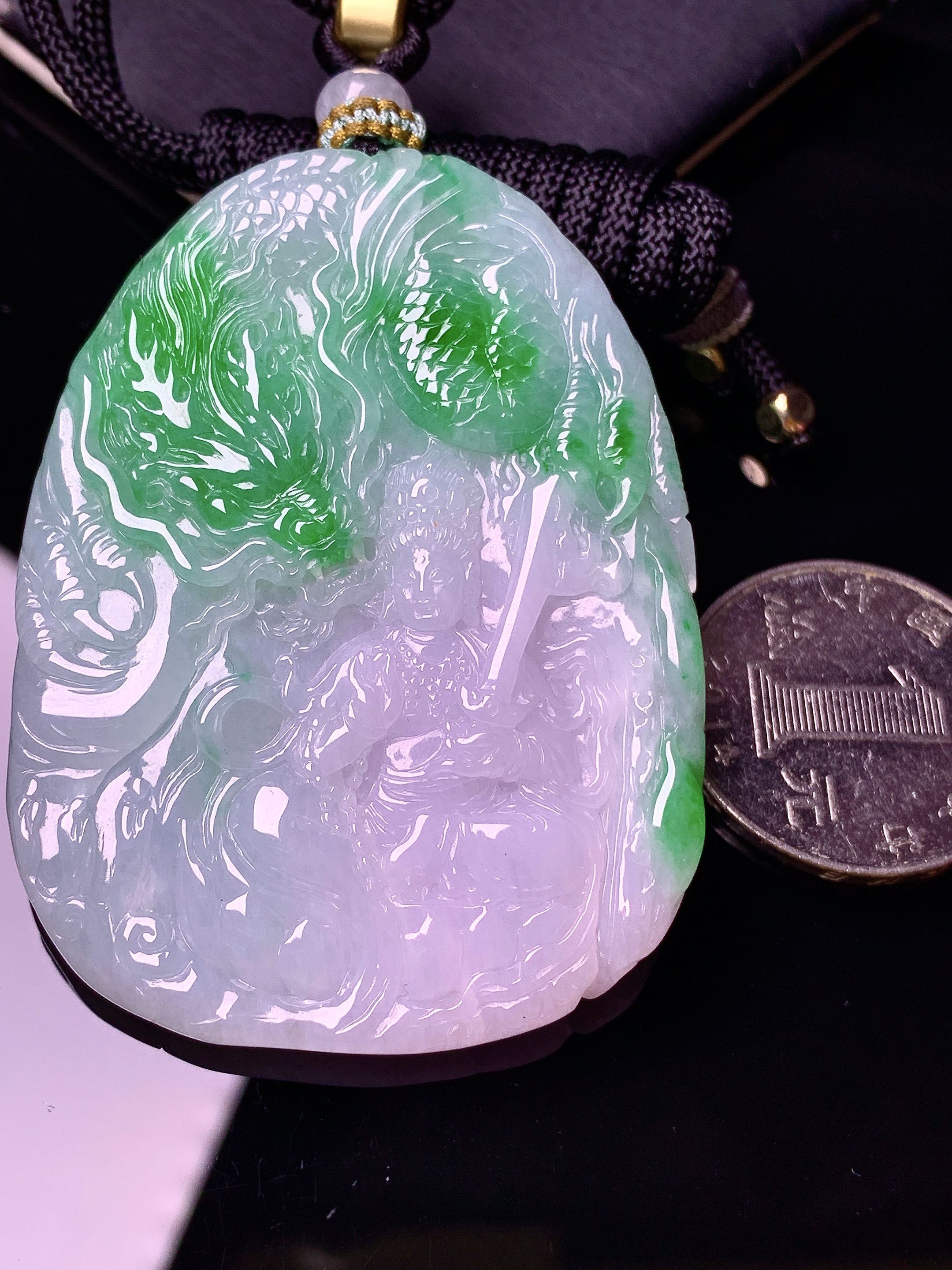 飘绿乘龙观音菩萨吊坠 玉质细腻 色泽艳丽清新 水润亮眼 整体尺寸57.8*44.5*6.2