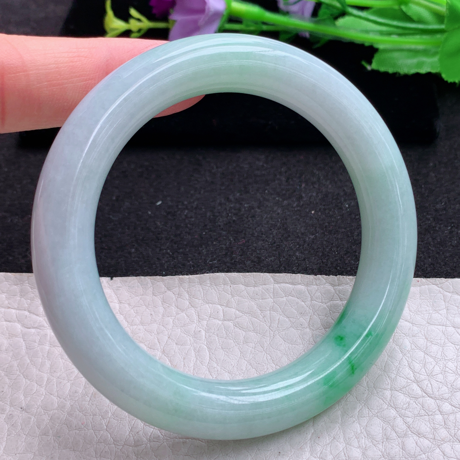 ee实拍56*10.8美人镯 天然缅甸翡翠A货玉手镯胶感飘绿花圆条玉手环