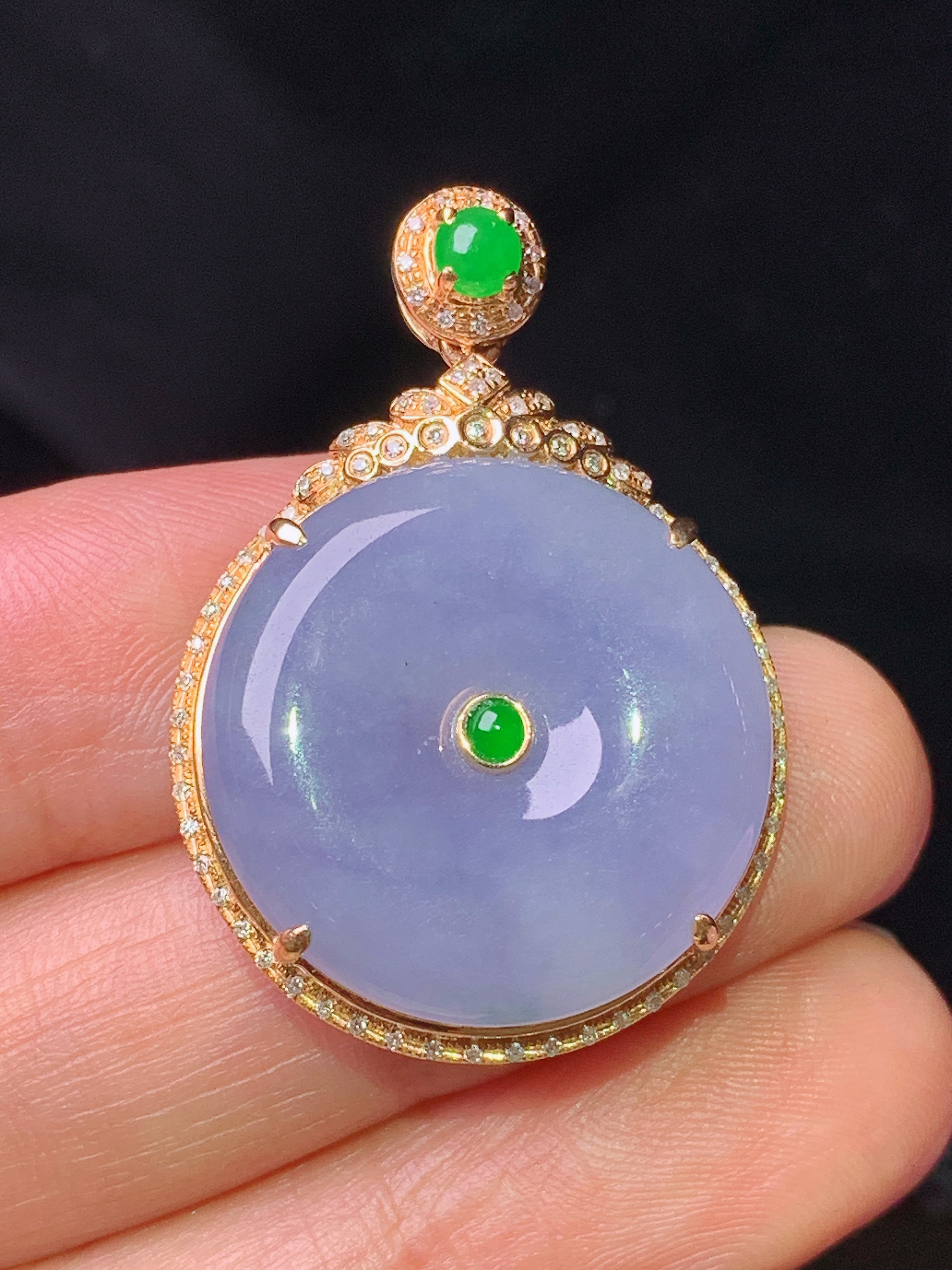 18k金钻镶嵌紫罗兰平安扣吊坠 玉质细腻 色泽艳丽清新 水润亮眼 整体尺寸33.2*23.2*7.2