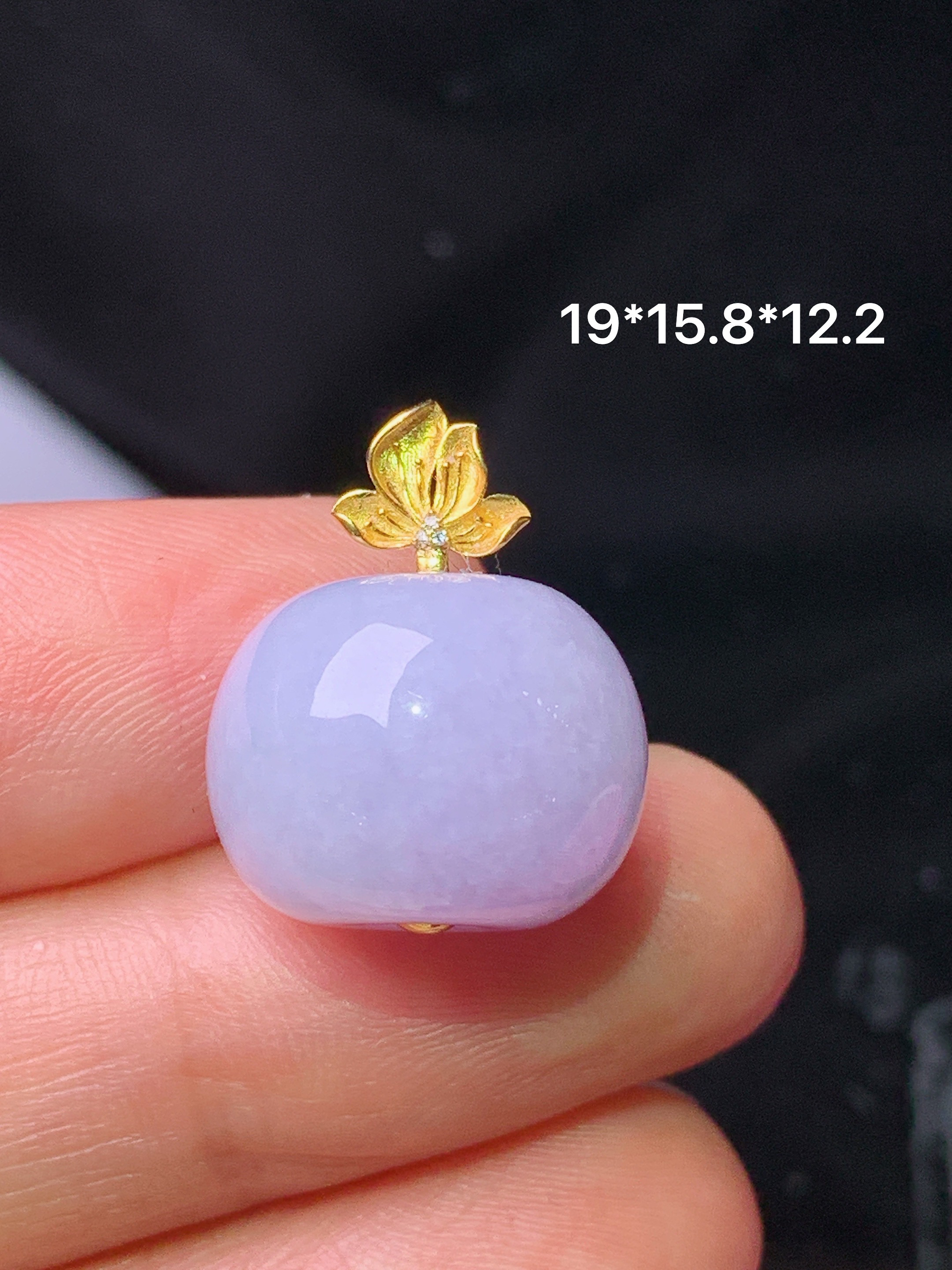 18k金钻镶嵌紫罗兰路路通吊坠 玉质细腻 色泽艳丽清新 水润亮眼 整体尺寸19*15.8*12.2
