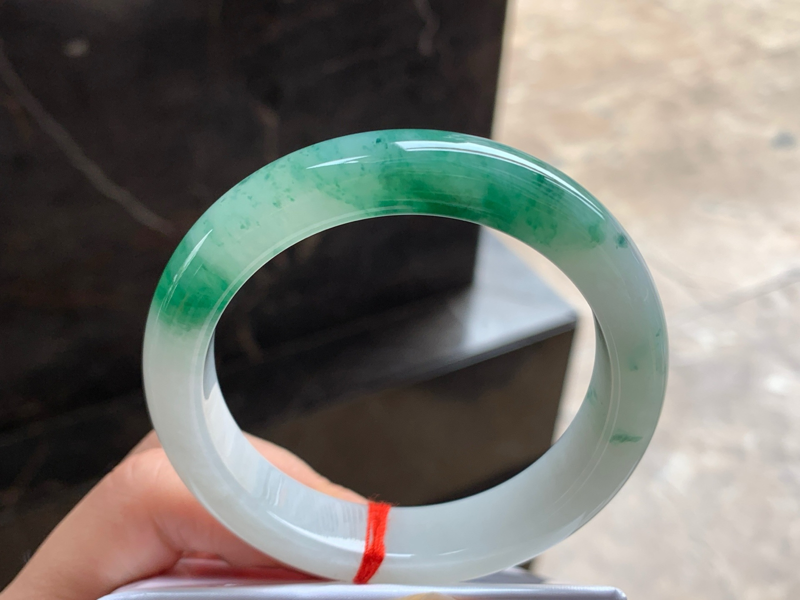 55.5-12.5-8.8

绿花手镯^_^颜色好看 起光 鲜艳