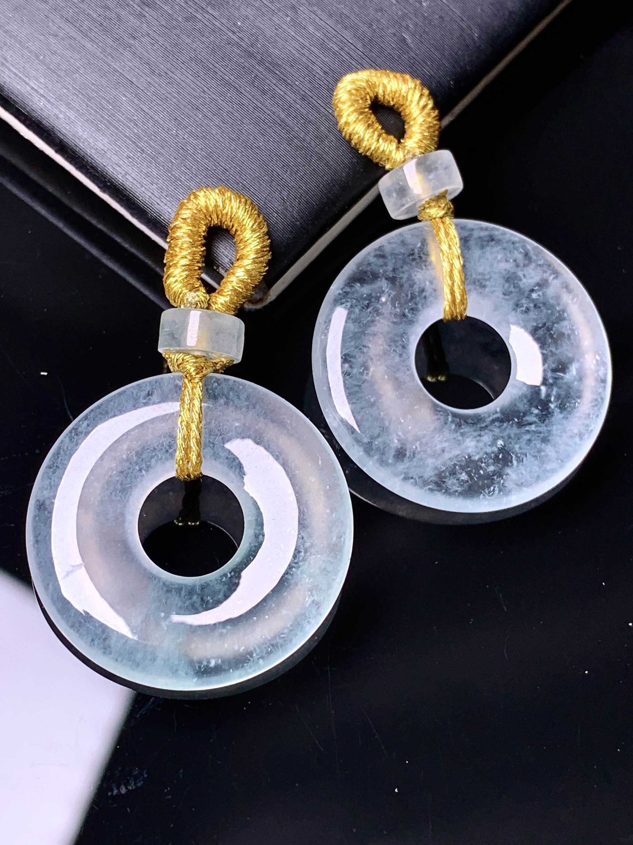 冰种平安扣一对 玉质细腻 色泽艳丽清新 水润亮眼 整体尺寸21.5*2.6