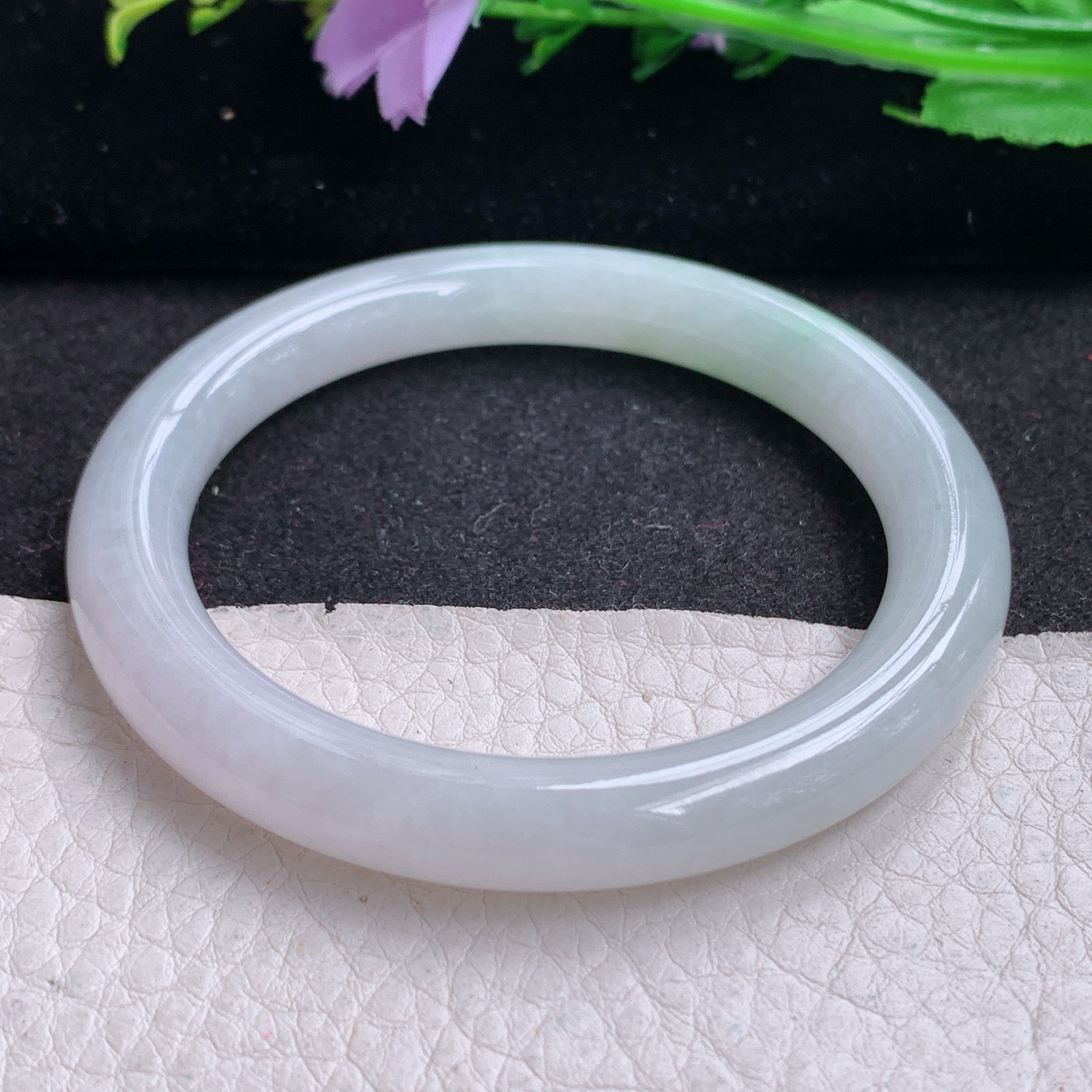 n清新款53*8.5美人镯 天然缅甸翡翠A货胶感飘绿圆条玉手环