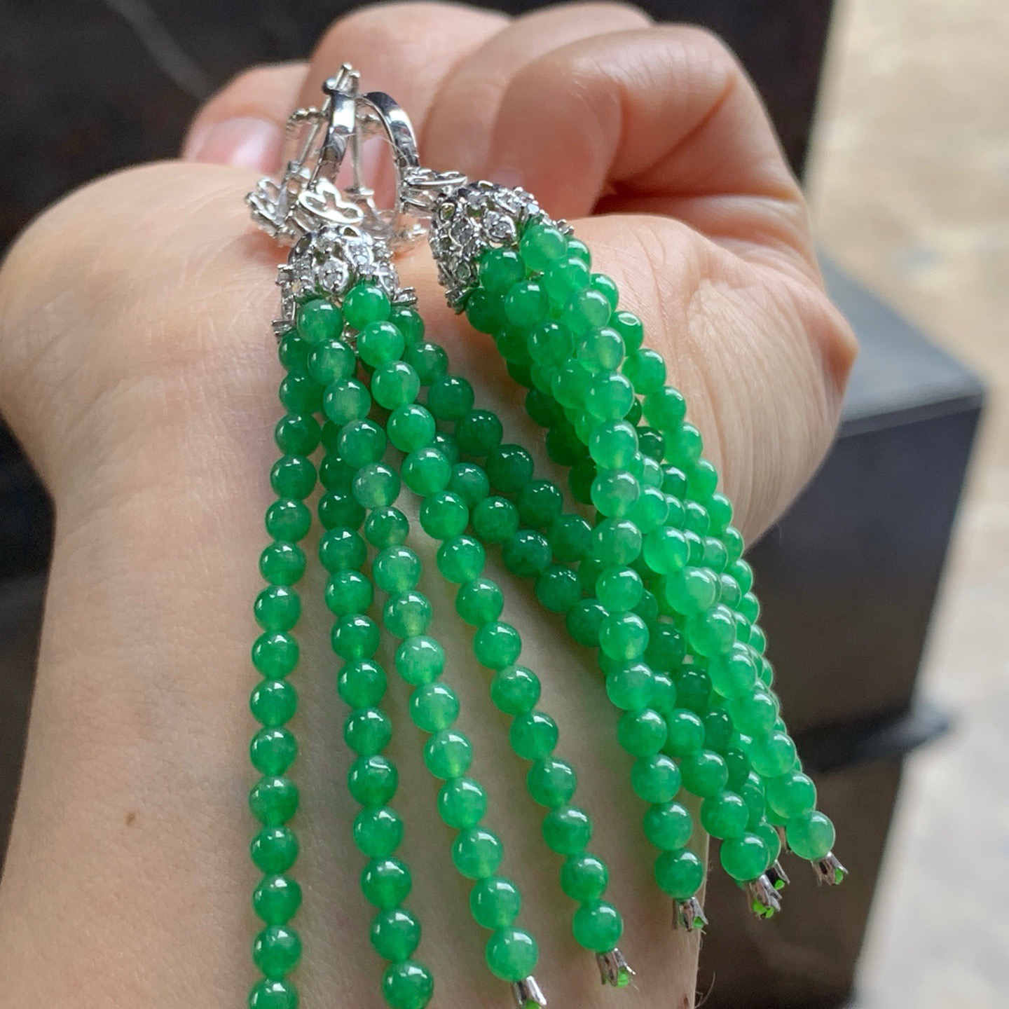 金钻镶嵌冰绿耳坠^_^颜色鲜艳