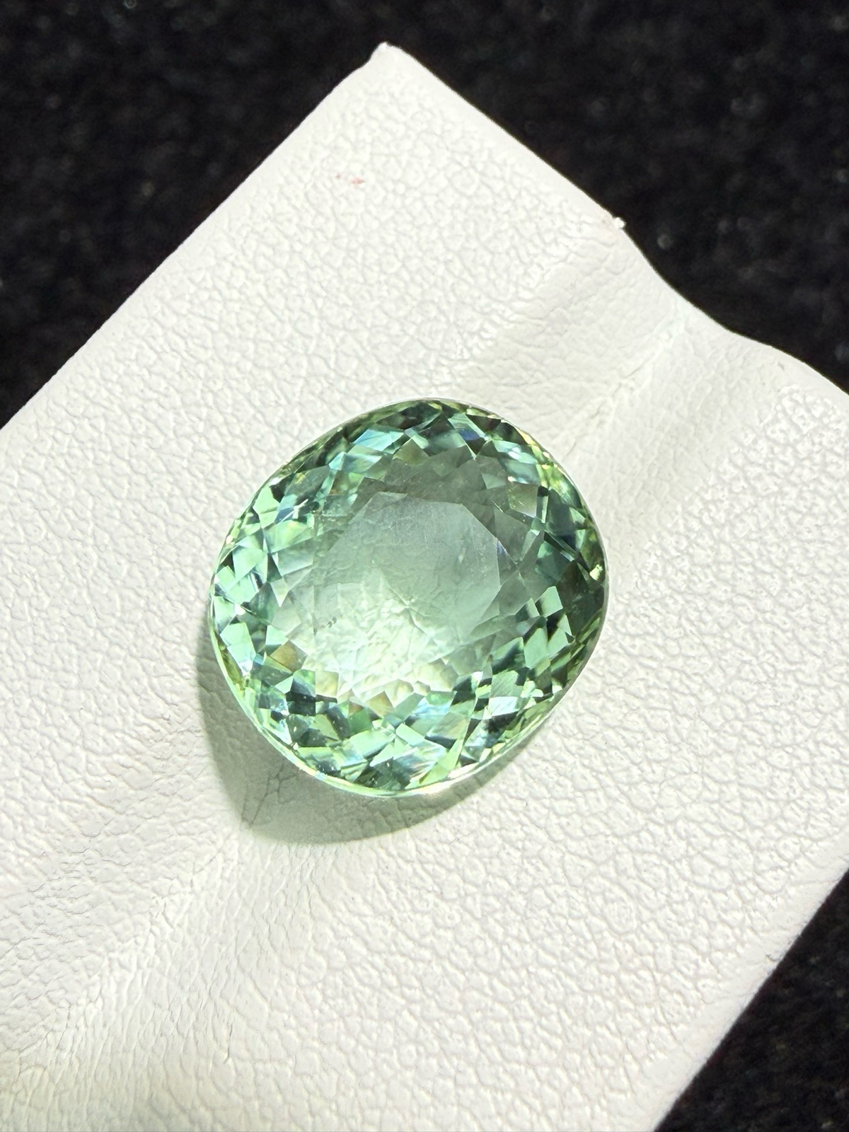 8.225ct天然绿碧玺裸石，尺寸12.4*11.3*7.5 毫米，晶体通透，颜色美艳