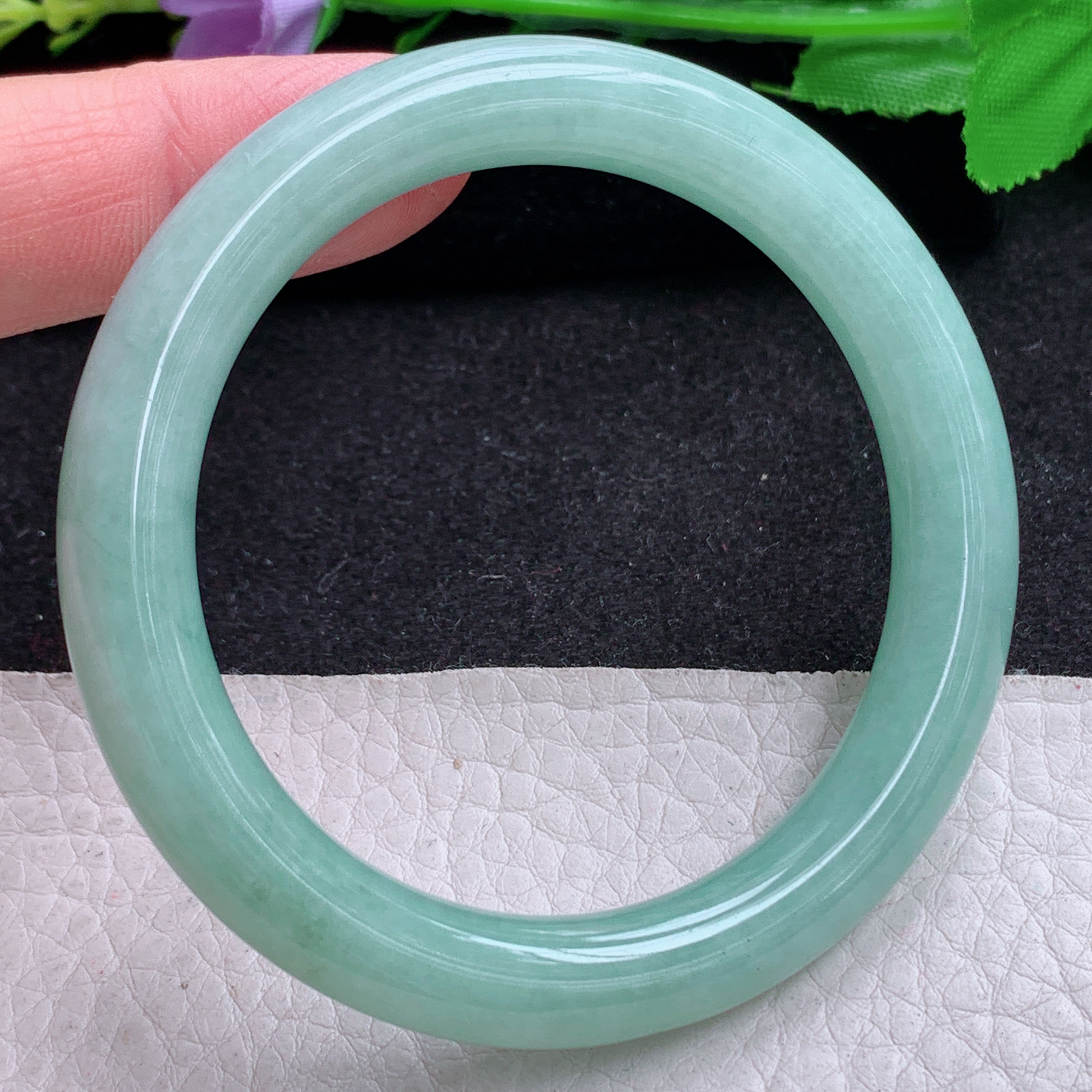 n小圈口52*9美人镯 天然缅甸翡翠A货胶感满绿秀气圆条玉手环