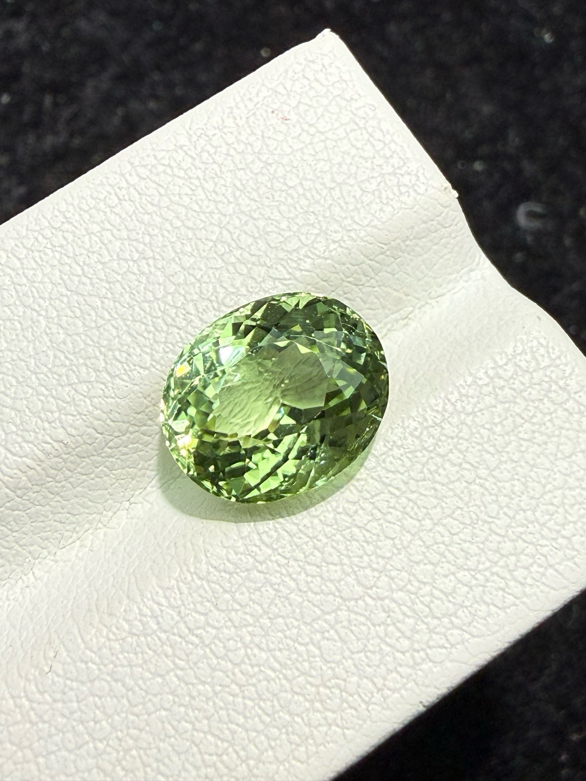 4.775ct天然绿碧玺裸石，尺寸10.8*9*7.1 毫米，晶体通透，颜色美艳