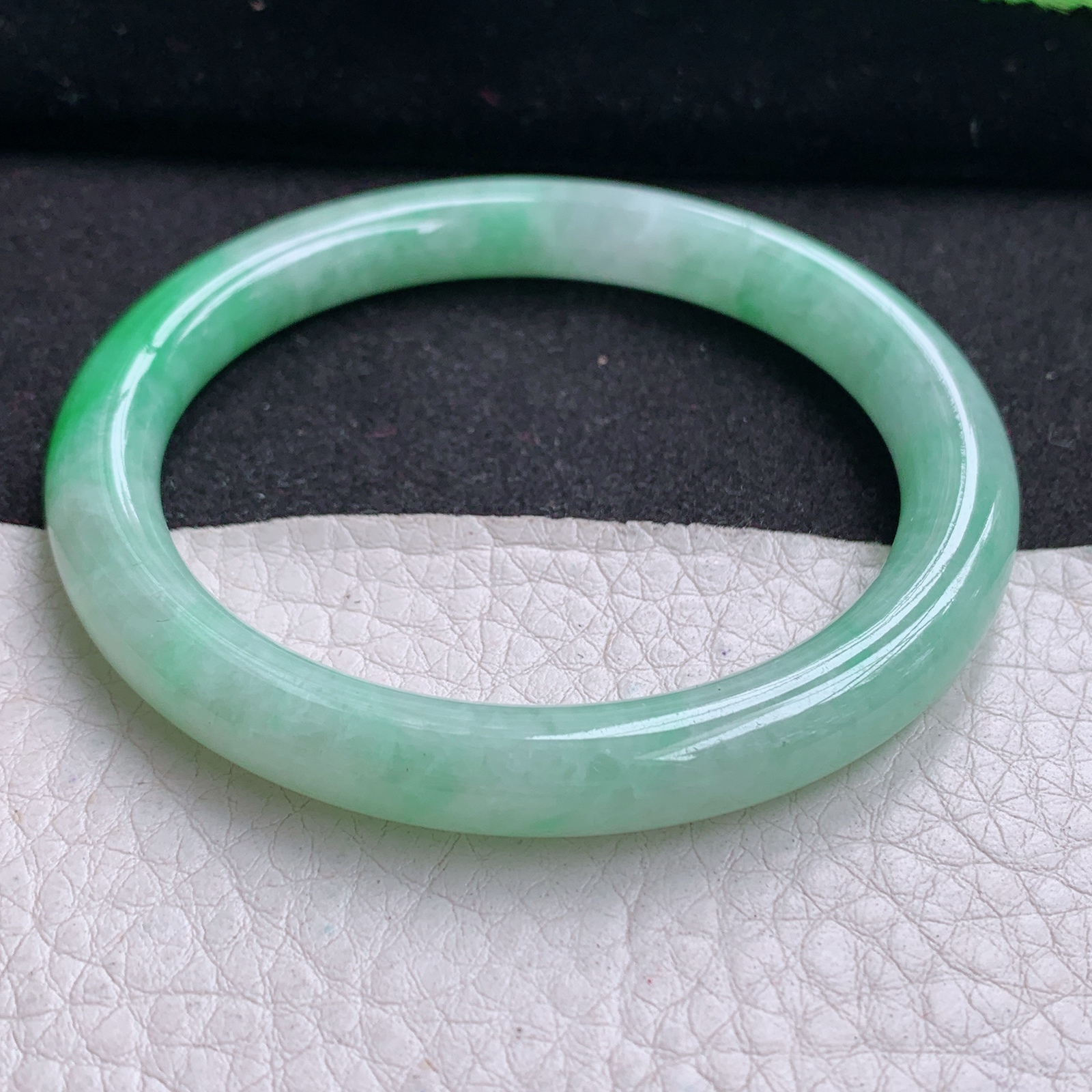 ay实拍54*7.7*8美人镯 天然缅甸翡翠A货玉手镯飘阳绿圆你条玉手环