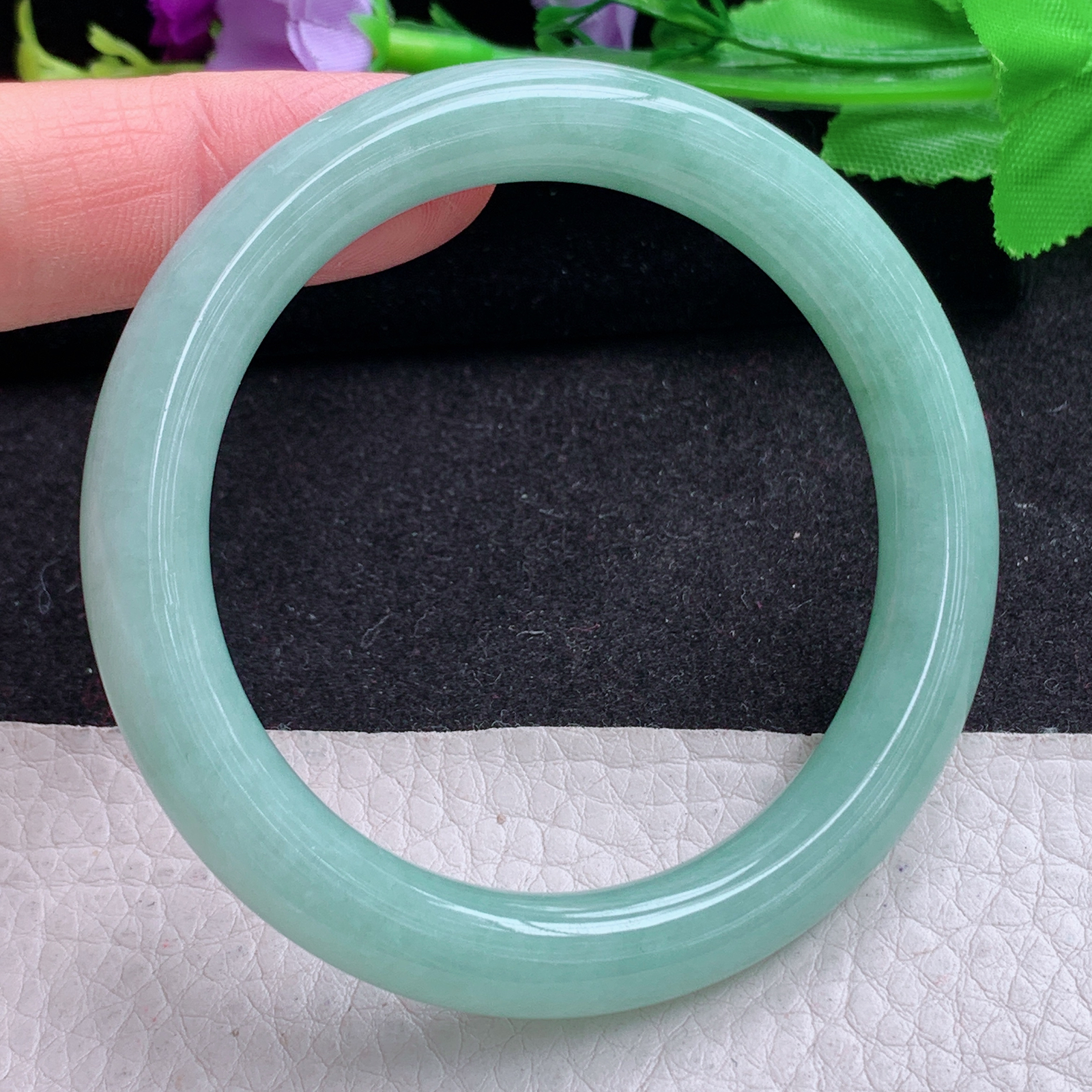 n小圈口52*9美人镯 天然缅甸翡翠A货胶感满绿秀气圆条玉手环