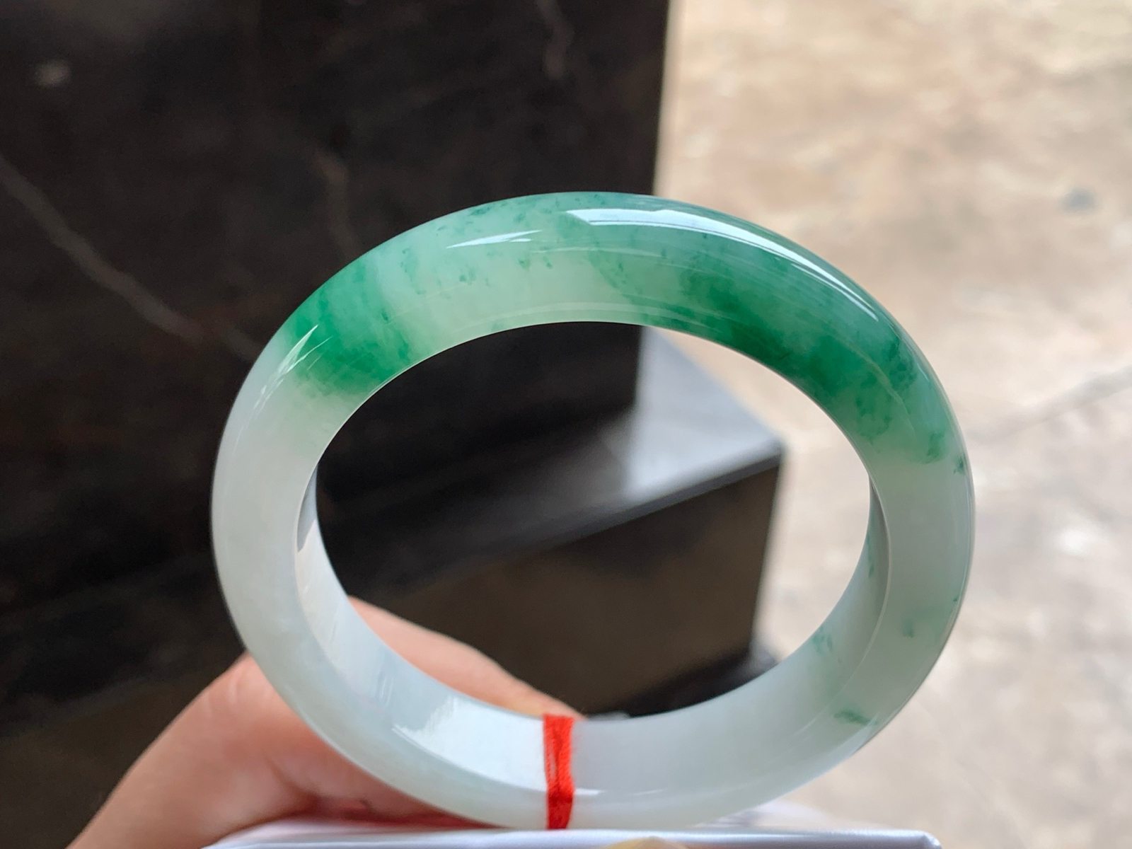 55.5-12.5-8.8

绿花手镯^_^颜色好看 起光 鲜艳