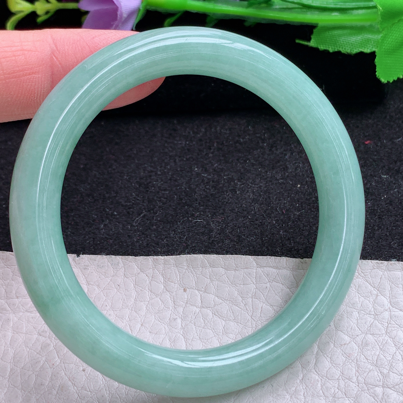 n小圈口52*9美人镯 天然缅甸翡翠A货胶感满绿秀气圆条玉手环