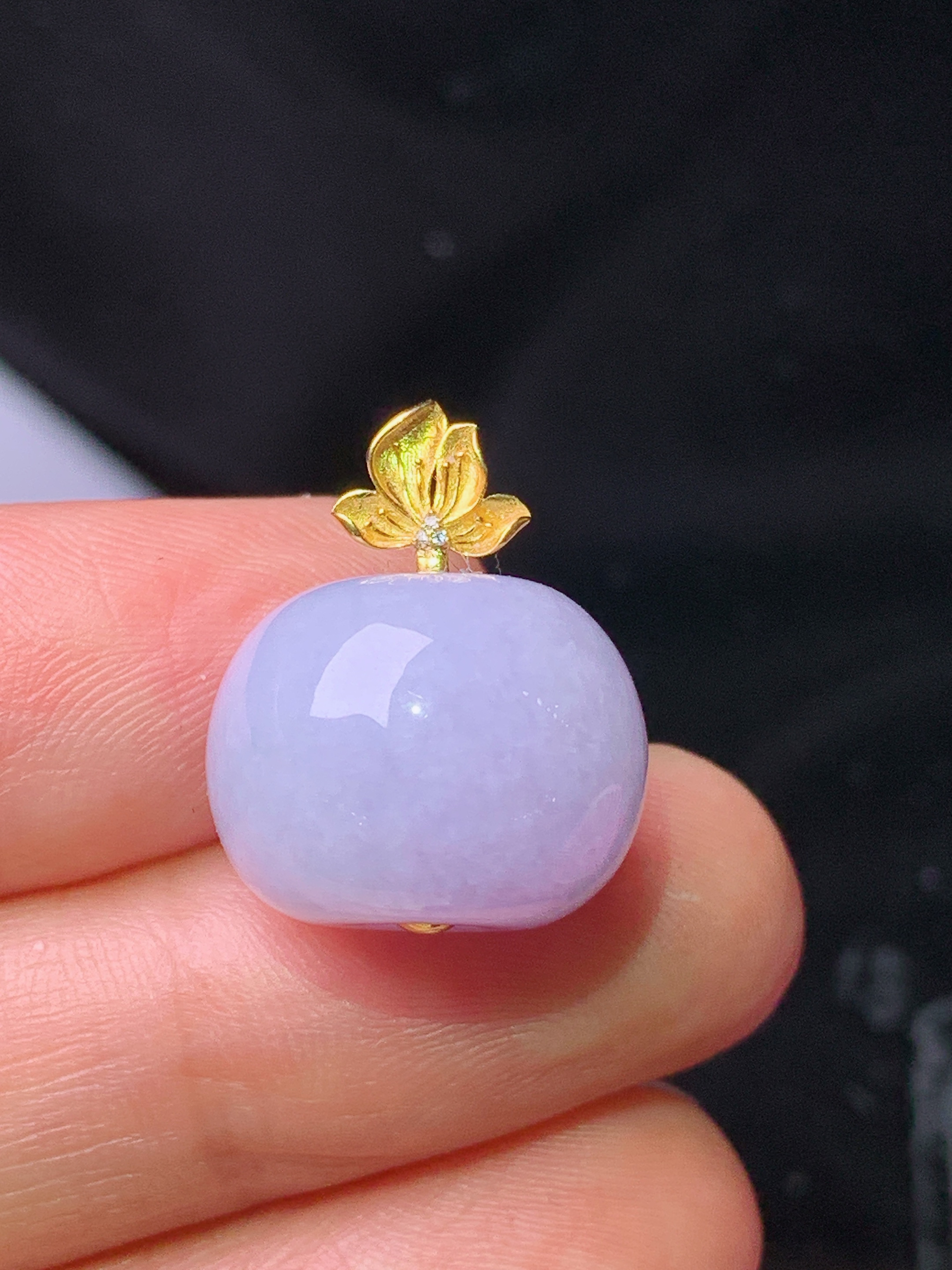 18k金钻镶嵌紫罗兰路路通吊坠 玉质细腻 色泽艳丽清新 水润亮眼 整体尺寸19*15.8*12.2