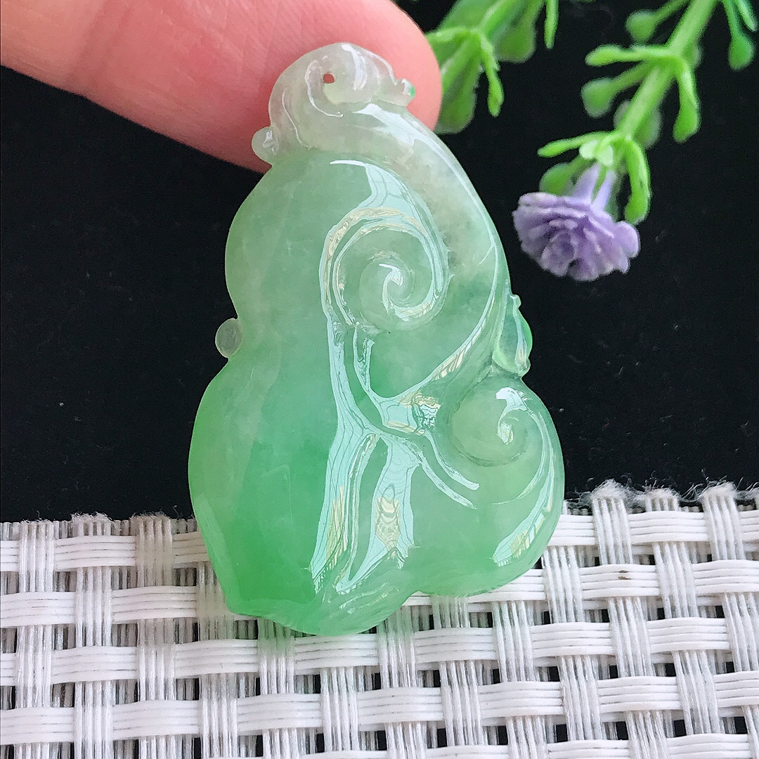 实拍A货翡翠40/26/6.5老坑冰润起胶满绿如意吊坠翡翠挂件