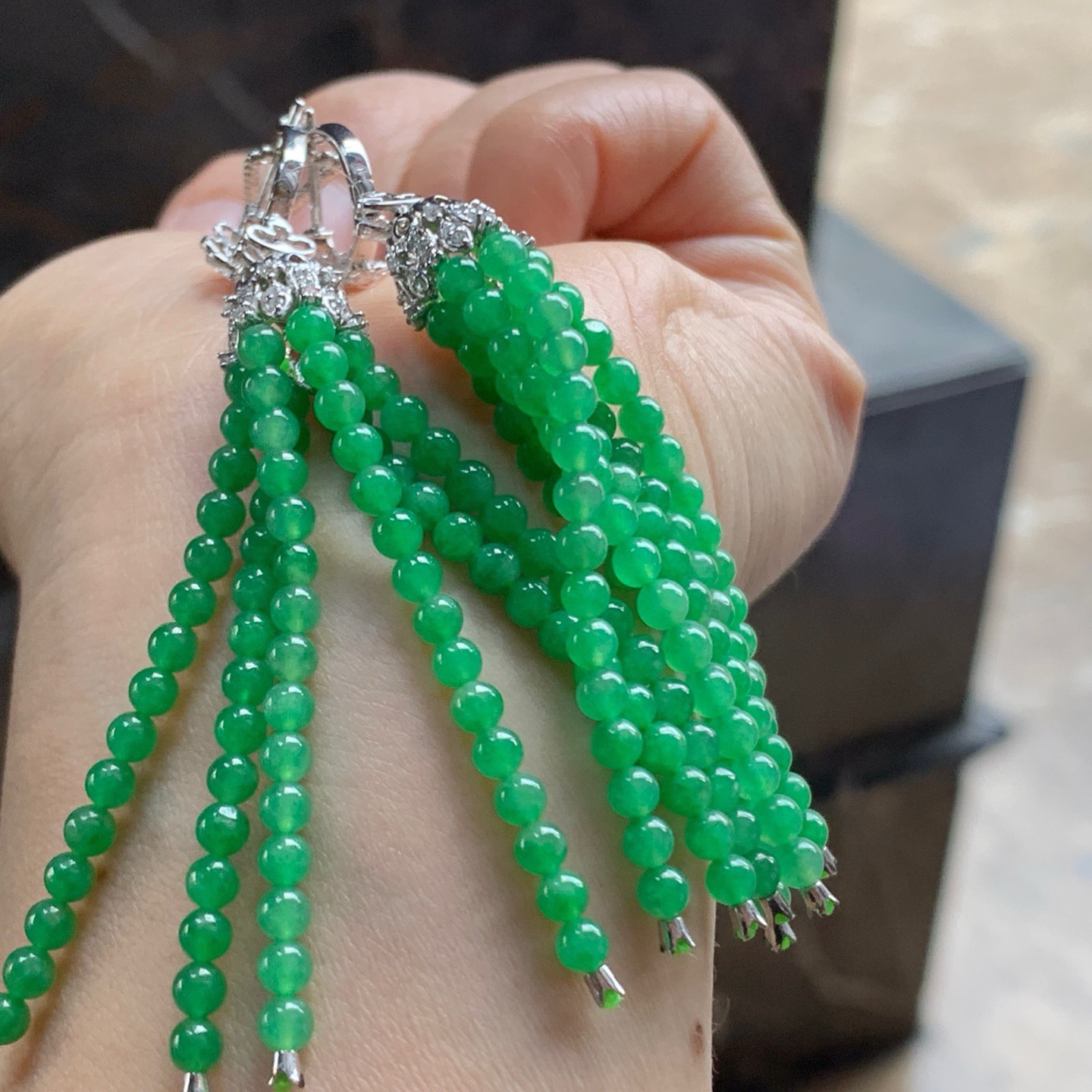 金钻镶嵌冰绿耳坠^_^颜色鲜艳