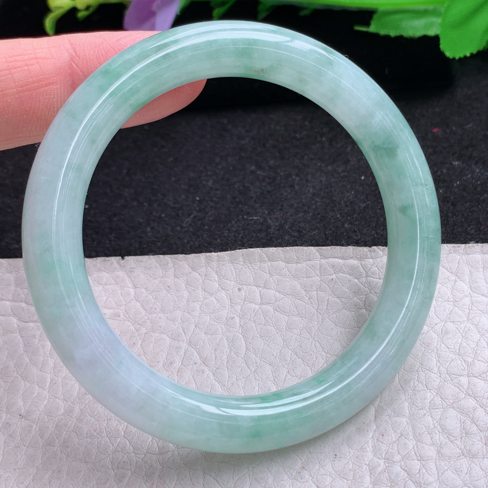 n小圈口52*8.8美人镯 天然缅甸翡翠A货胶感飘花秀气清新圆条玉手环