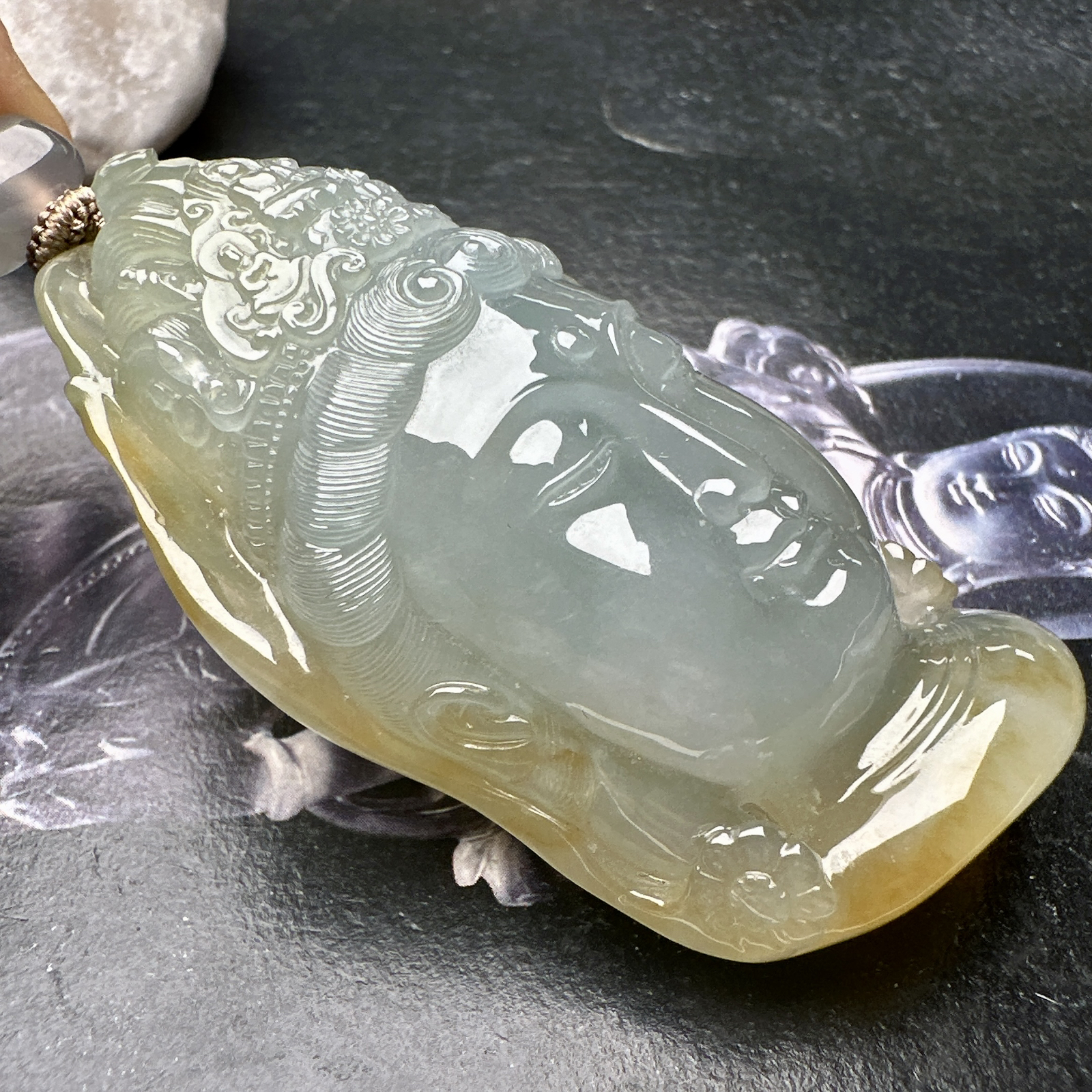 【冰黄立体观音佛头】种水很不错，冰感明显，俏色漂亮，面部纯净，大件厚装，可以收藏的品质。