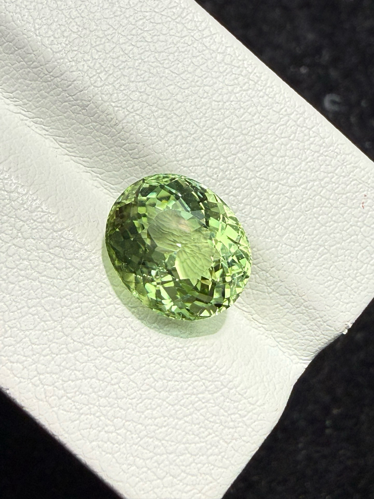 4.775ct天然绿碧玺裸石，尺寸10.8*9*7.1 毫米，晶体通透，颜色美艳