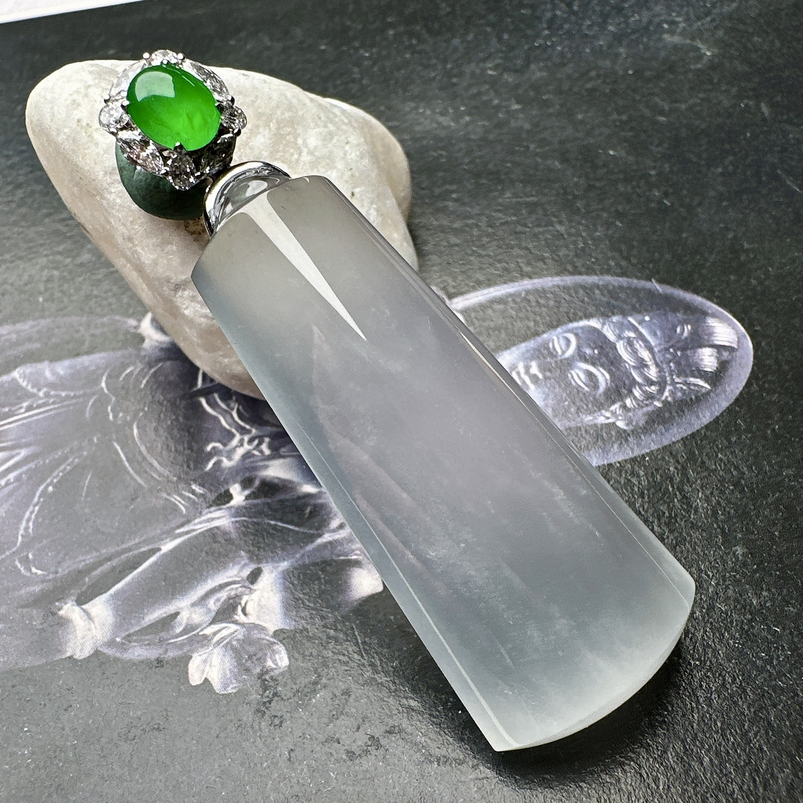 【冰种无事柱】精品，种水上乘，通透闪亮，晶莹剔透。18K金钻镶嵌，裸石尺寸50*20.7*9.6毫米