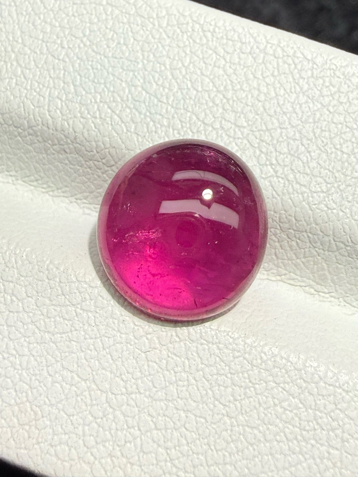 4.01ct天然卢比来碧玺裸石，尺寸11*10.3*4.1 毫米，晶体微棉，颜色美艳