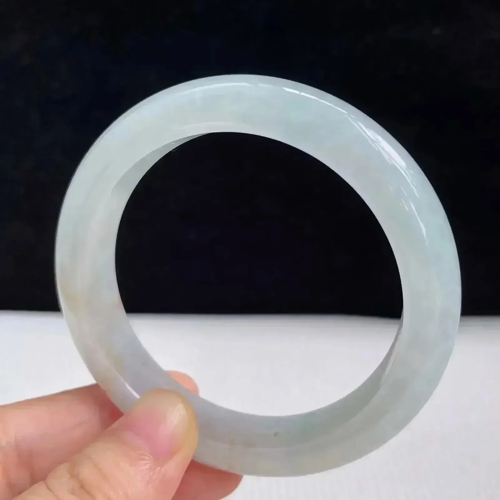 玉镯天然翡翠淡绿好种水55.3mm正圈手镯 54.65克