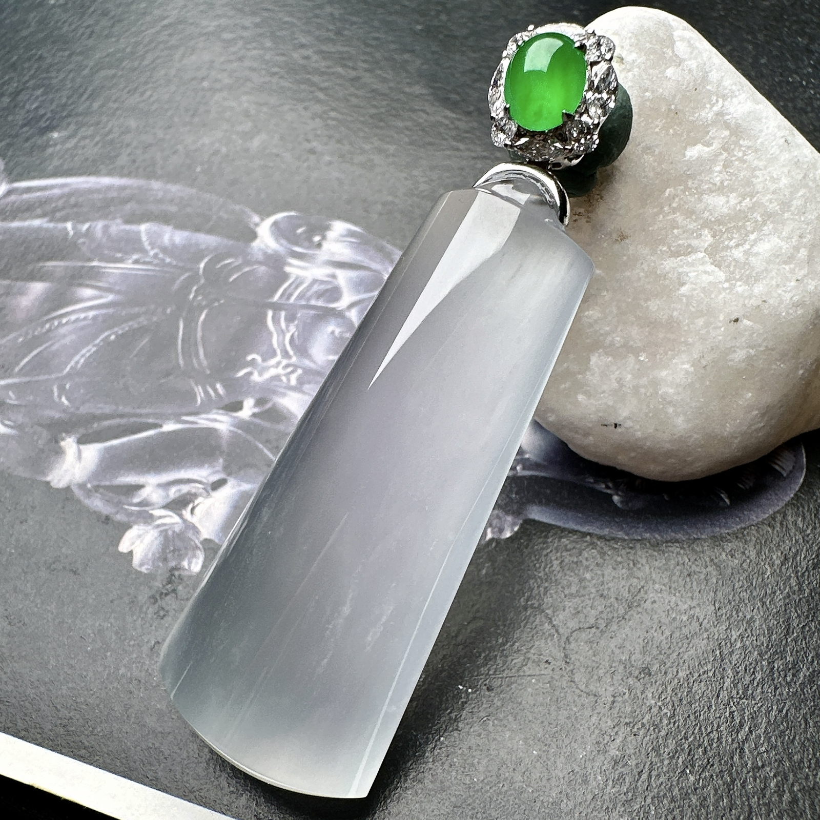 【冰种无事柱】精品，种水上乘，通透闪亮，晶莹剔透。18K金钻镶嵌，裸石尺寸50*20.7*9.6毫米