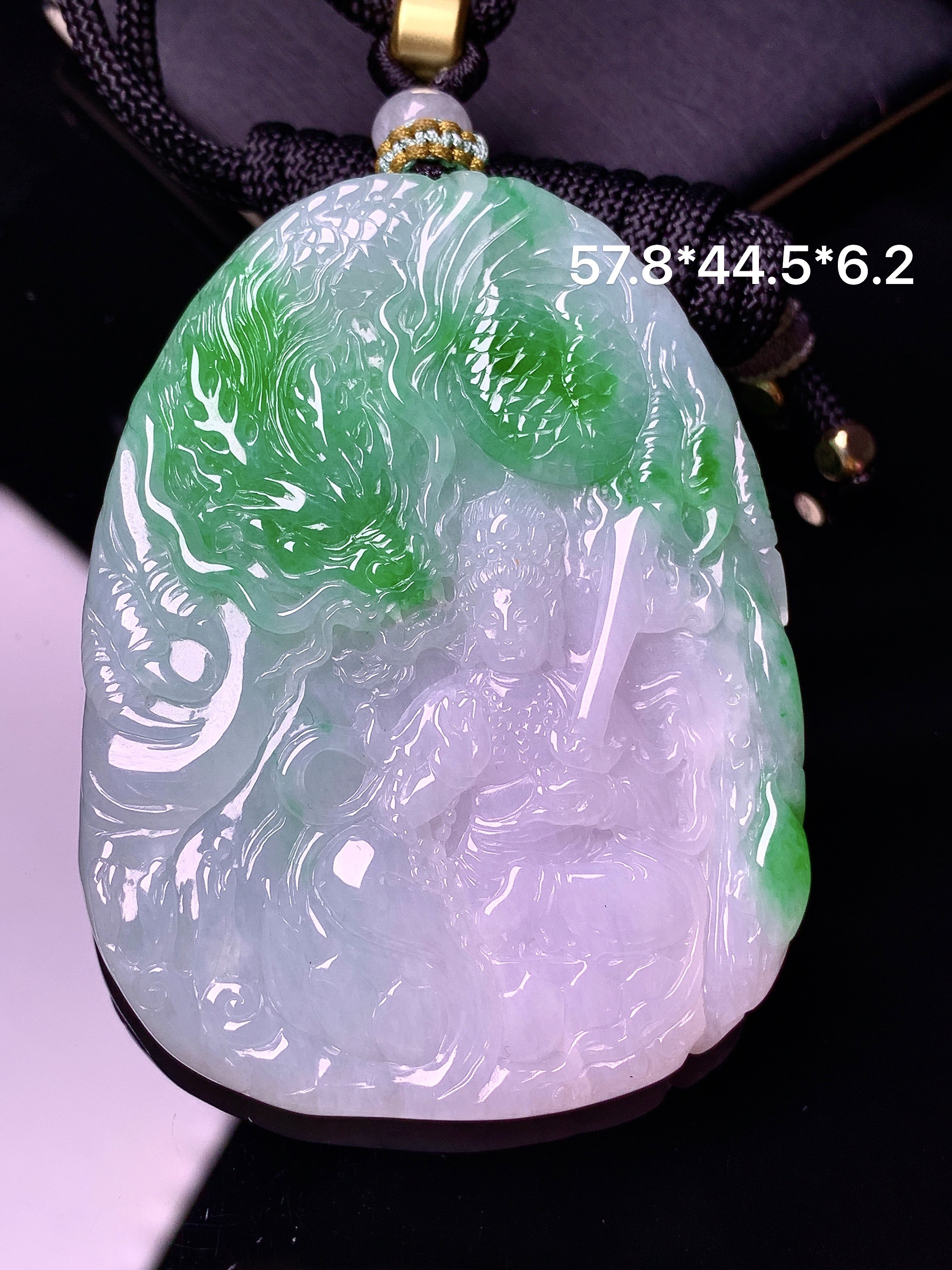 飘绿乘龙观音菩萨吊坠 玉质细腻 色泽艳丽清新 水润亮眼 整体尺寸57.8*44.5*6.2