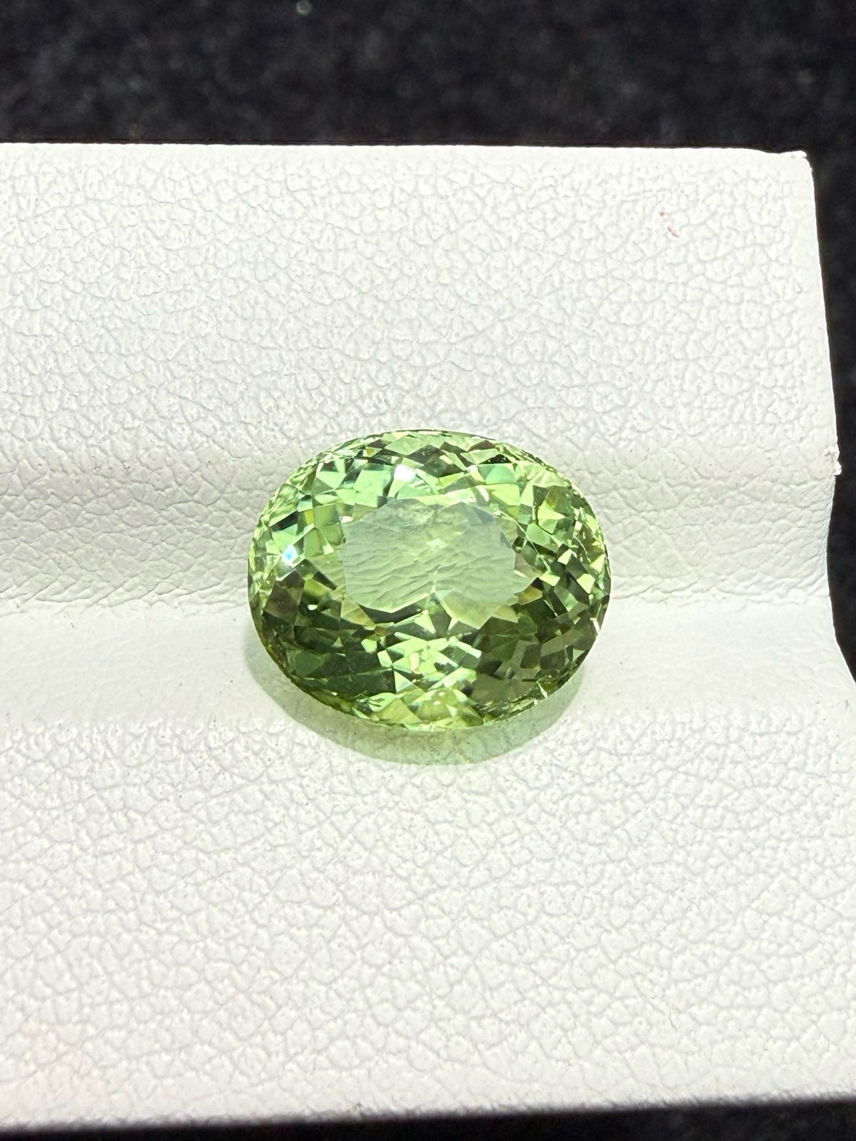 4.775ct天然绿碧玺裸石，尺寸10.8*9*7.1 毫米，晶体通透，颜色美艳