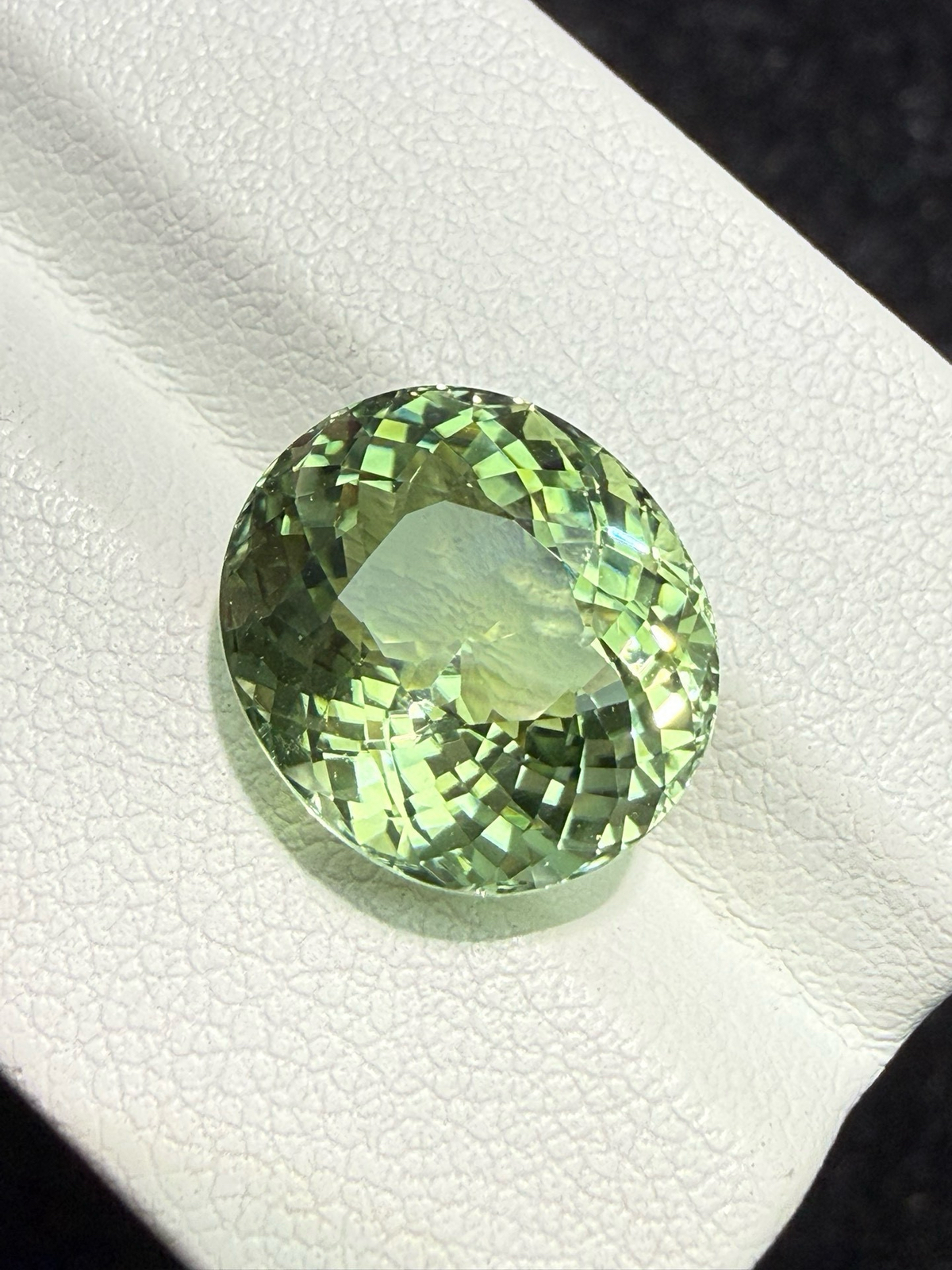 7.545ct天然绿碧玺裸石，尺寸12.9*11.4*7.6 毫米，晶体通透，颜色美艳