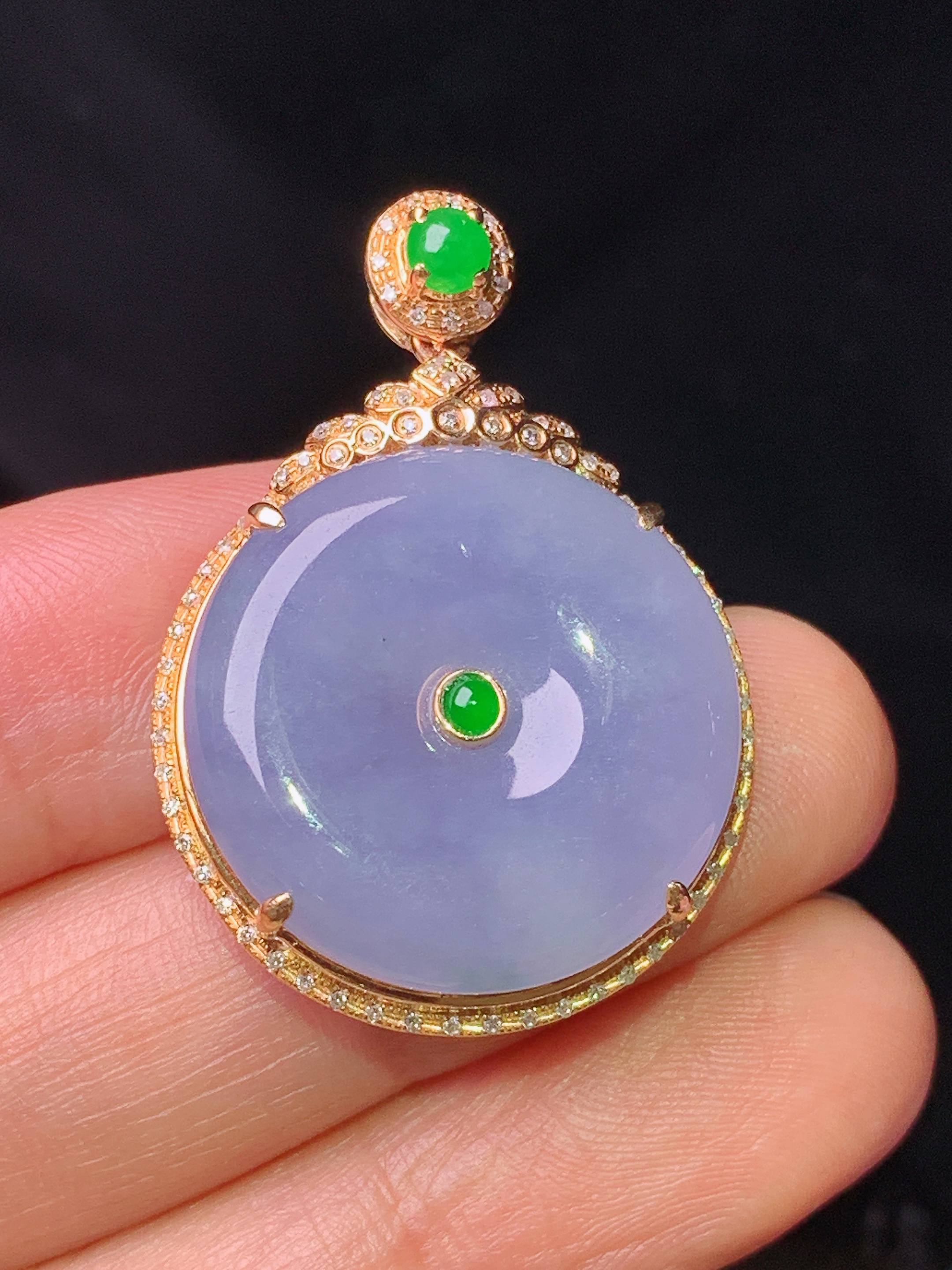 18k金钻镶嵌紫罗兰平安扣吊坠 玉质细腻 色泽艳丽清新 水润亮眼 整体尺寸33.2*23.2*7.2