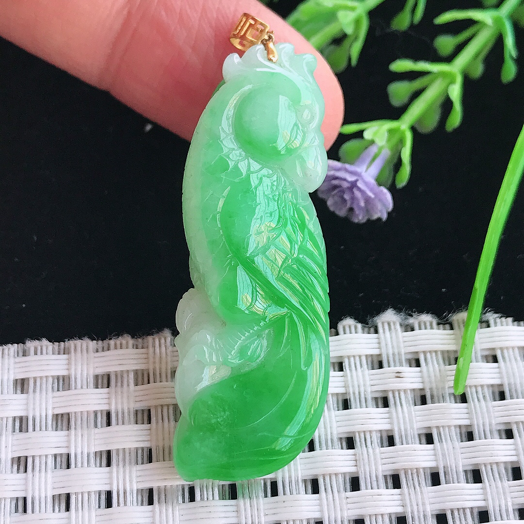 实拍A货翡翠43.5/15.6/8.5老坑18k金镶嵌辣阳绿鹦鹉吊坠翡翠挂件