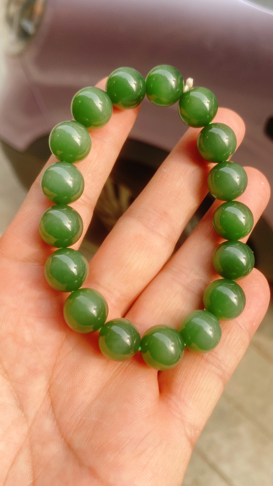 和田玉菠菜绿俄罗斯碧猫眼手串。单颗尺寸12重47.8克 无界无杂玉质细腻油润底色纯净脂粉好品质好