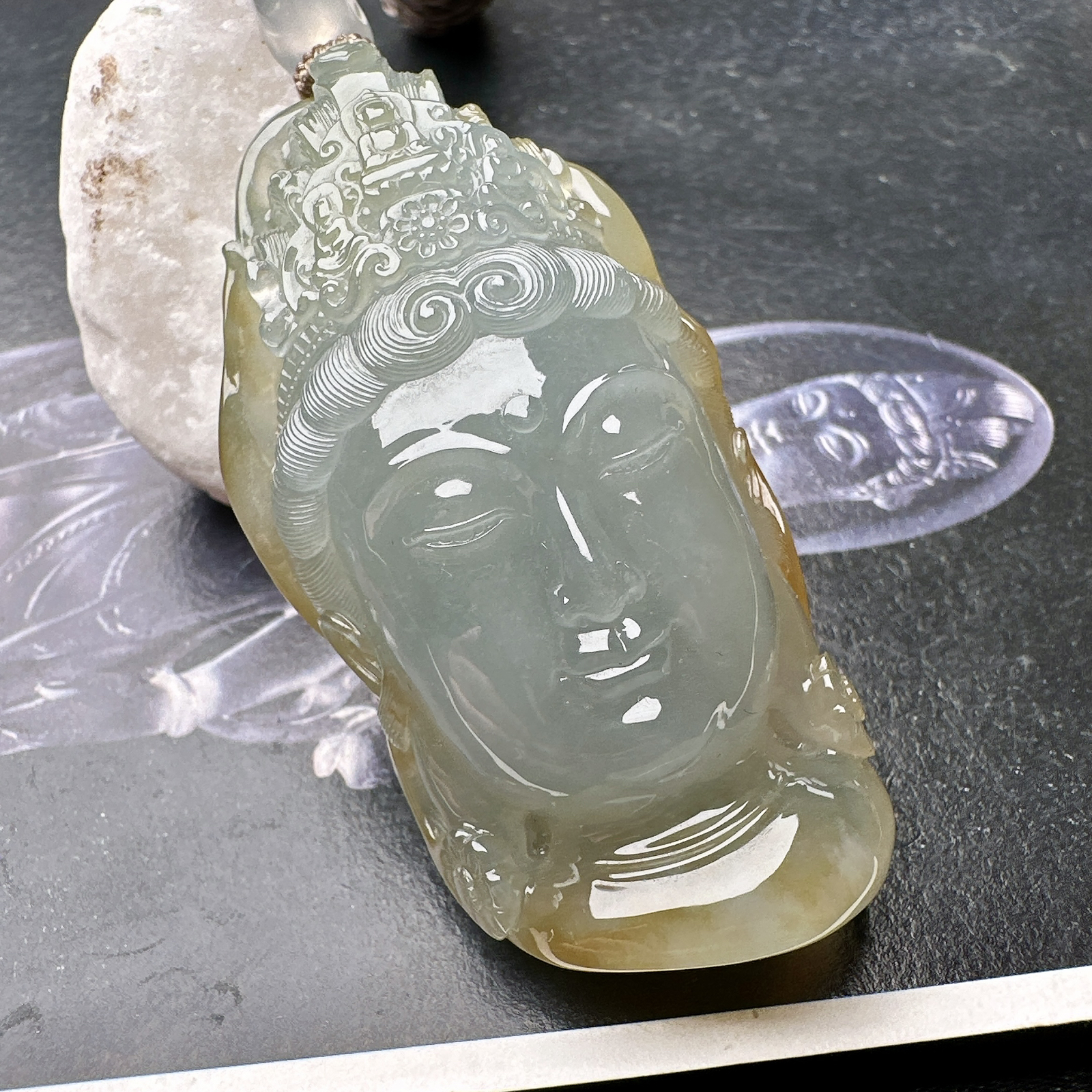 【冰黄立体观音佛头】种水很不错，冰感明显，俏色漂亮，面部纯净，大件厚装，可以收藏的品质。