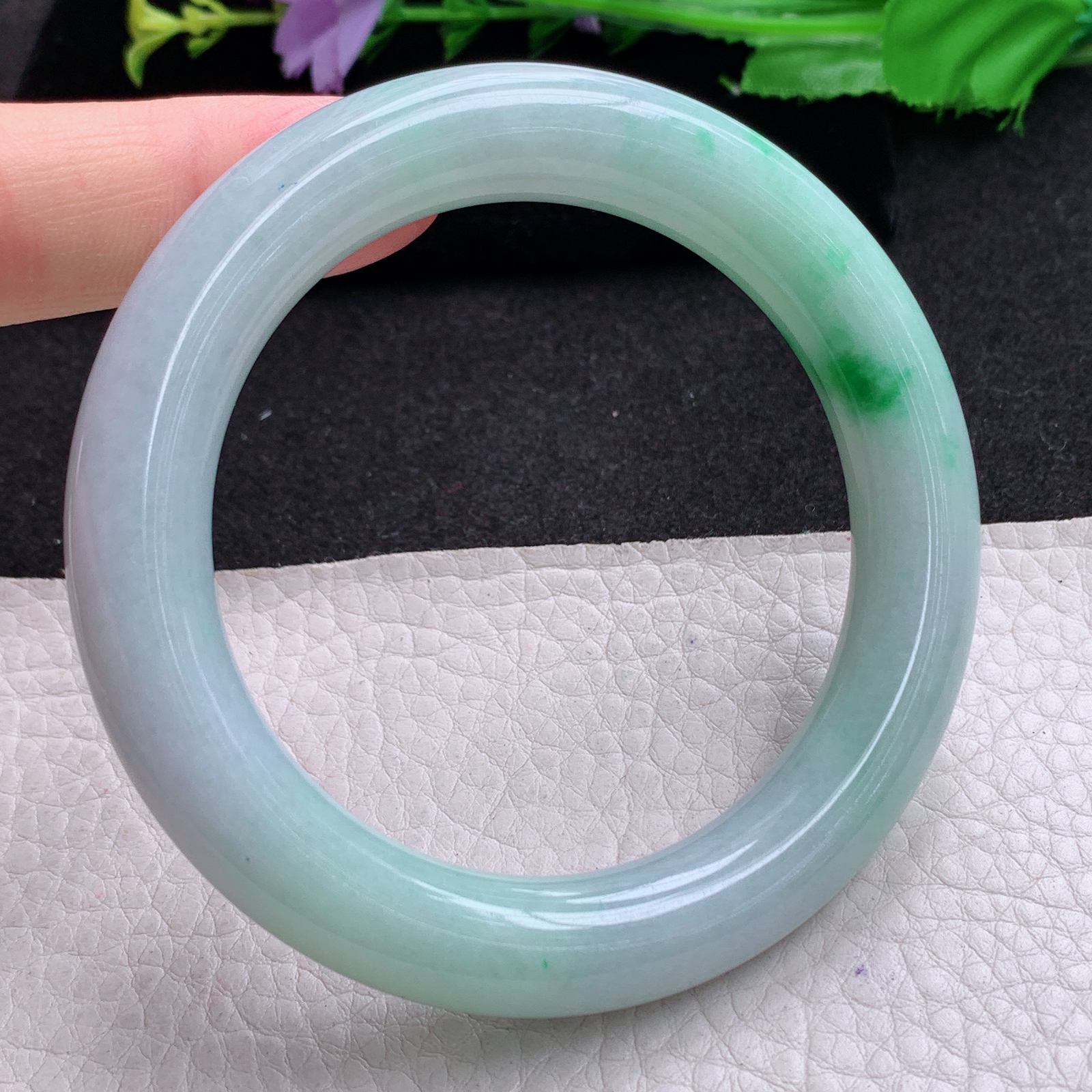 ee实拍56*10.8美人镯 天然缅甸翡翠A货玉手镯胶感飘绿花圆条玉手环