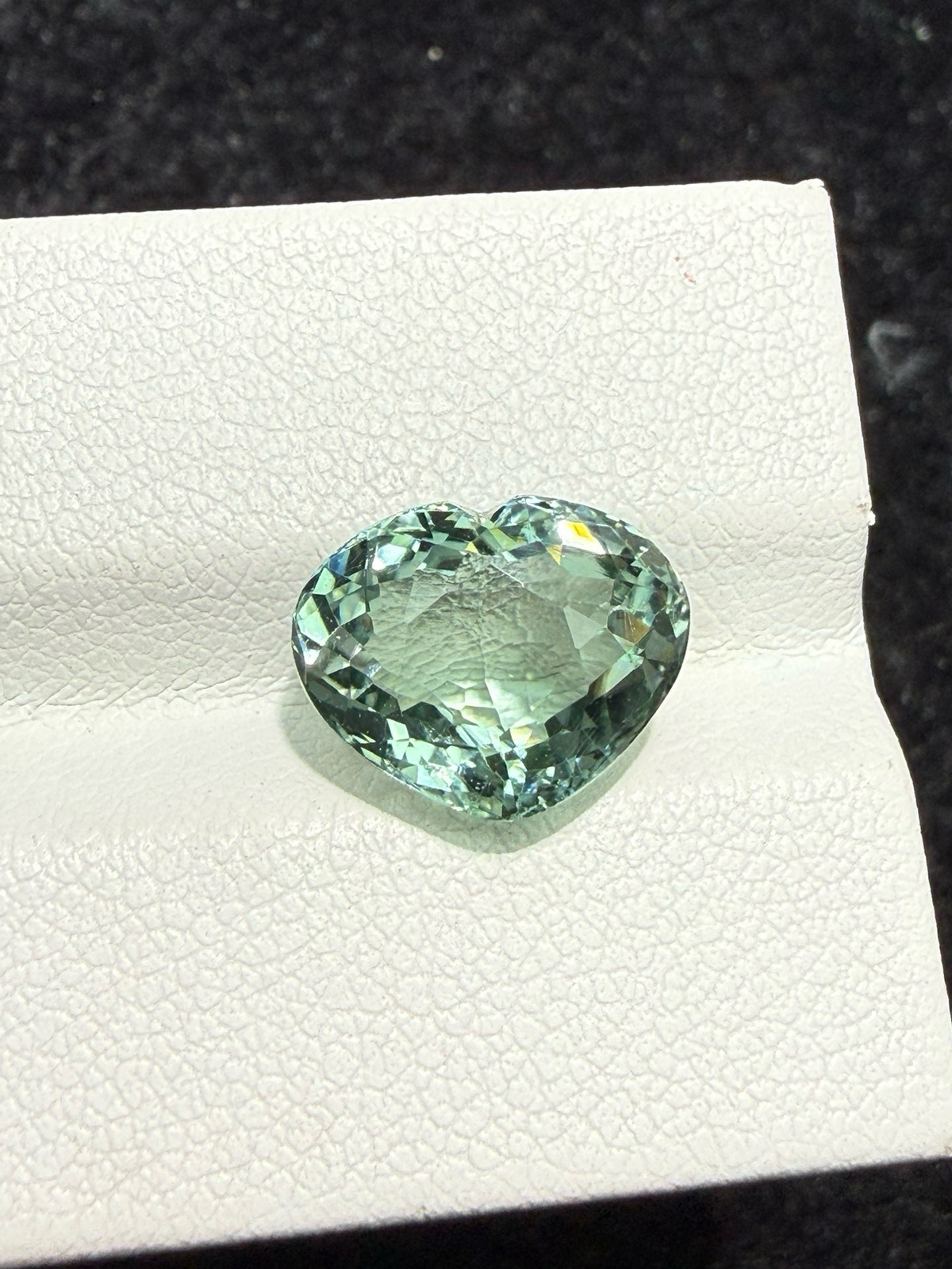 4.645ct天然绿碧玺裸石，尺寸11.7*9.3*6.2 毫米，晶体通透，颜色美艳