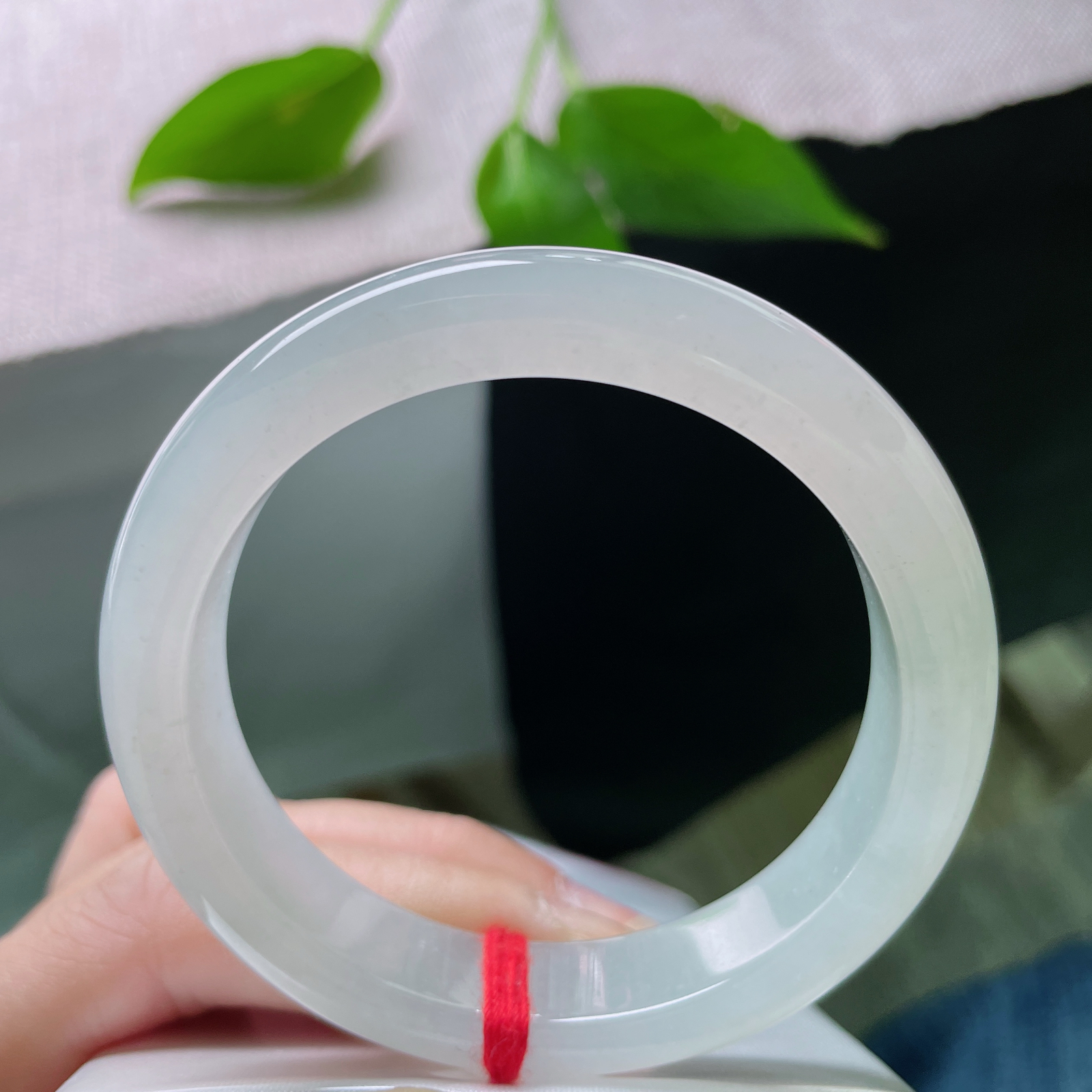 54.8/12.2/8.3淡绿正圈，冰润细腻，种老，爱极了清透水润的质感，岁月静好，完美