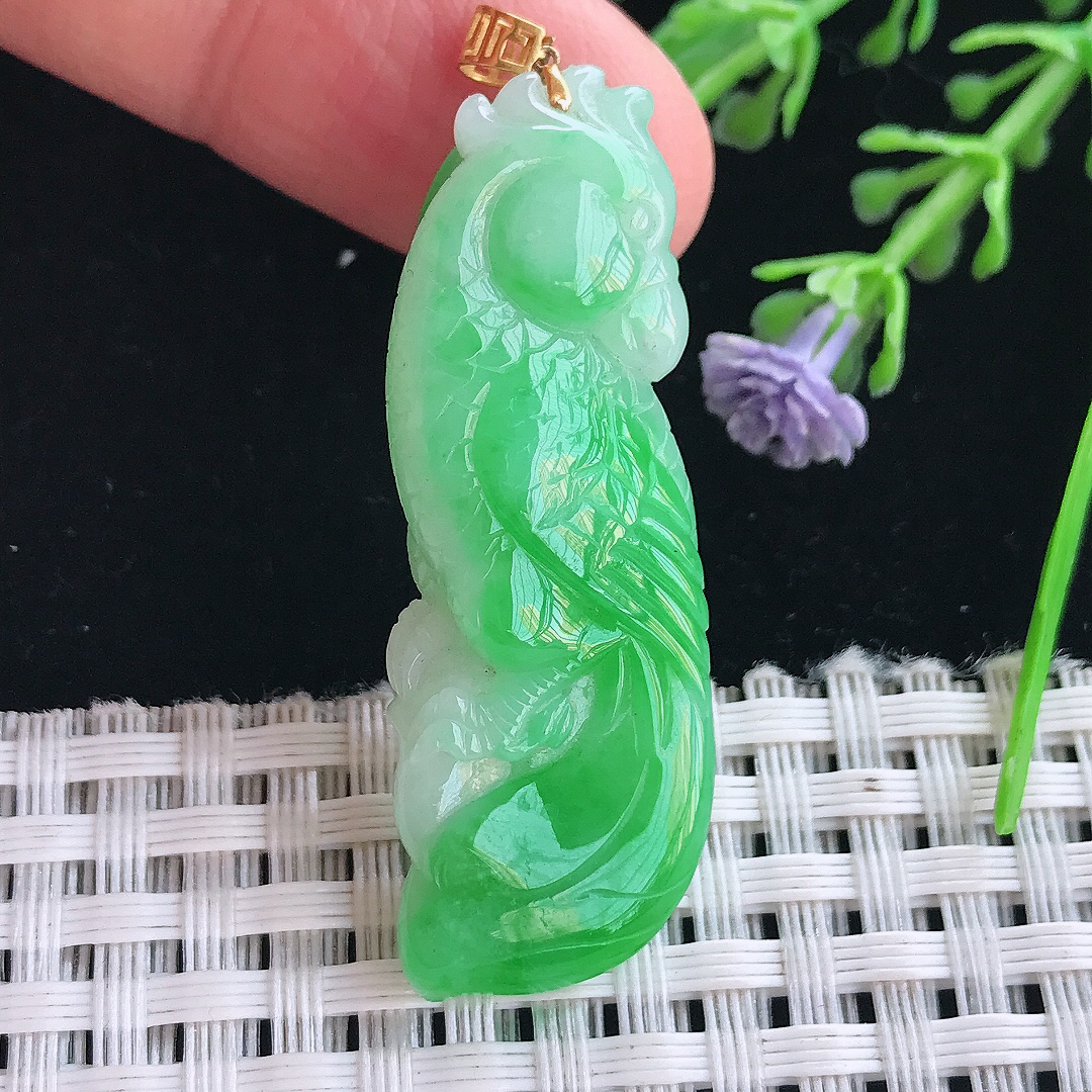 实拍A货翡翠43.5/15.6/8.5老坑18k金镶嵌辣阳绿鹦鹉吊坠翡翠挂件