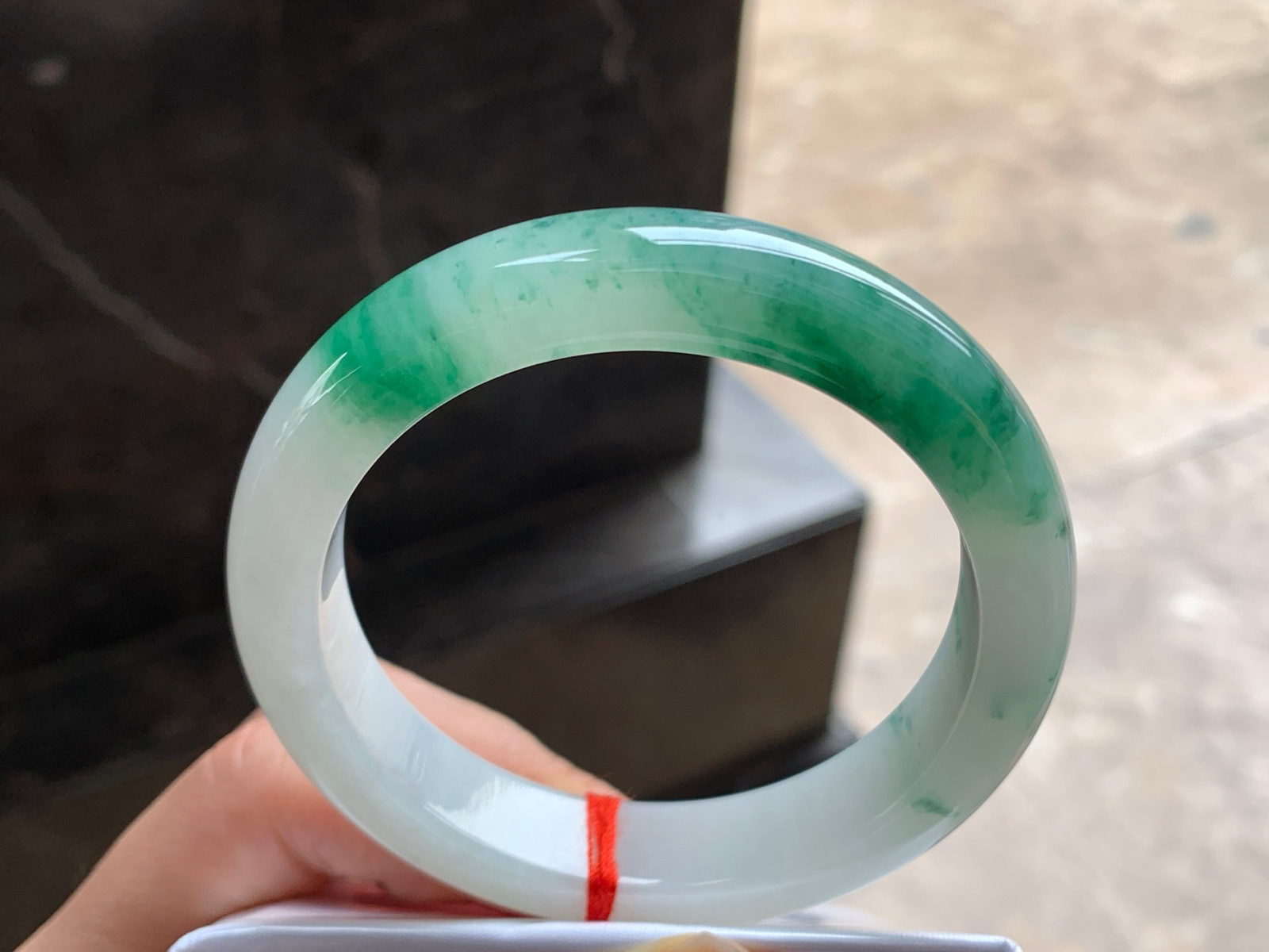 55.5-12.5-8.8

绿花手镯^_^颜色好看 起光 鲜艳