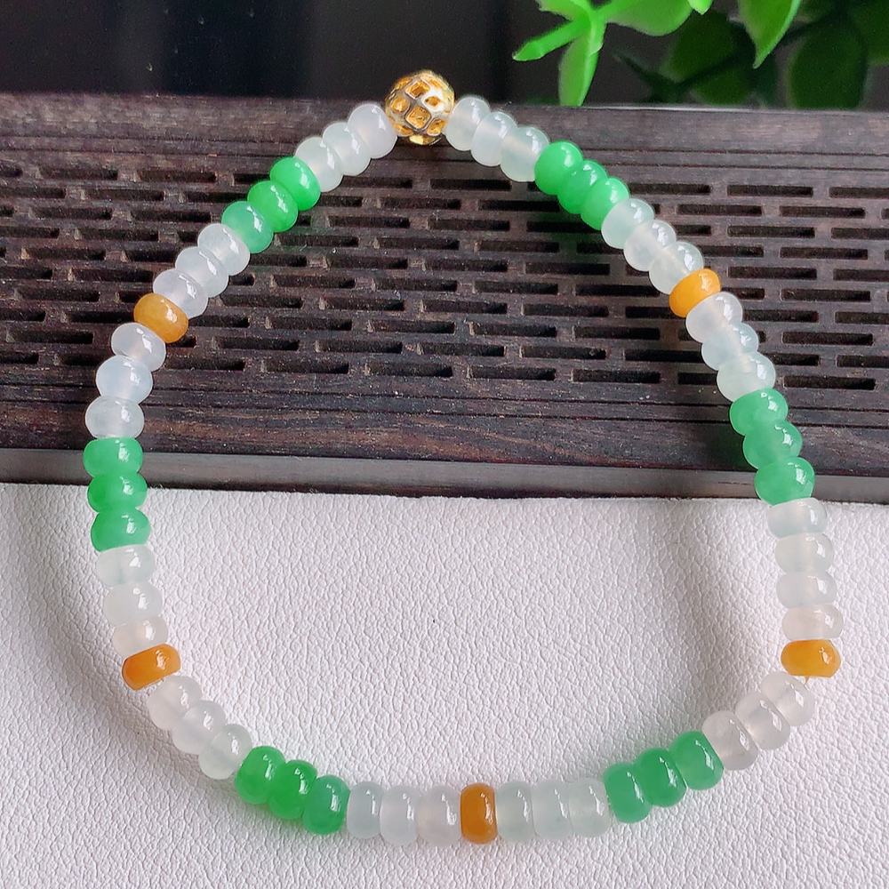 冰润三彩算盘珠翡翠手串  香淡如茶清，似无又若长，妙明清净，值得回味。特色三彩珠子，颜色鲜艳，水润细