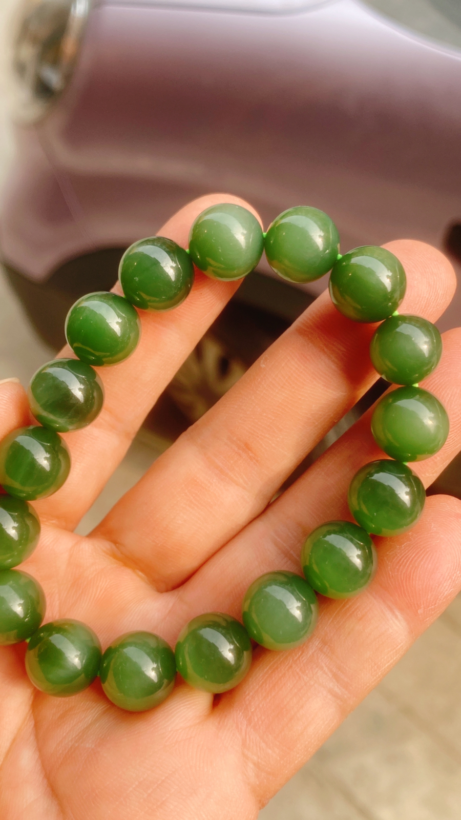 和田玉菠菜绿俄罗斯碧猫眼手串。单颗尺寸12重47.8克 无界无杂玉质细腻油润底色纯净脂粉好品质好