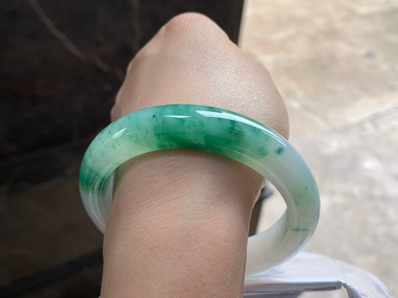 55.5-12.5-8.8

绿花手镯^_^颜色好看 起光 鲜艳