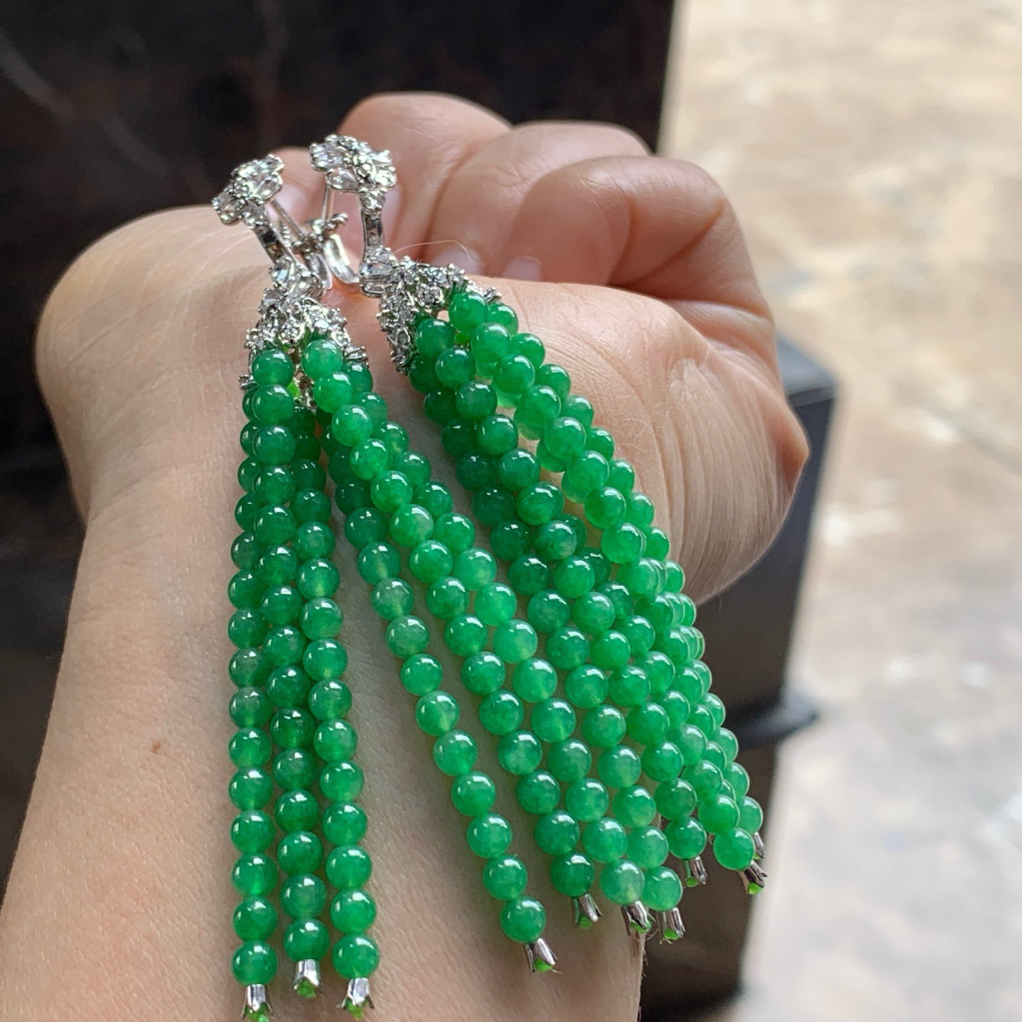 金钻镶嵌冰绿耳坠^_^颜色鲜艳