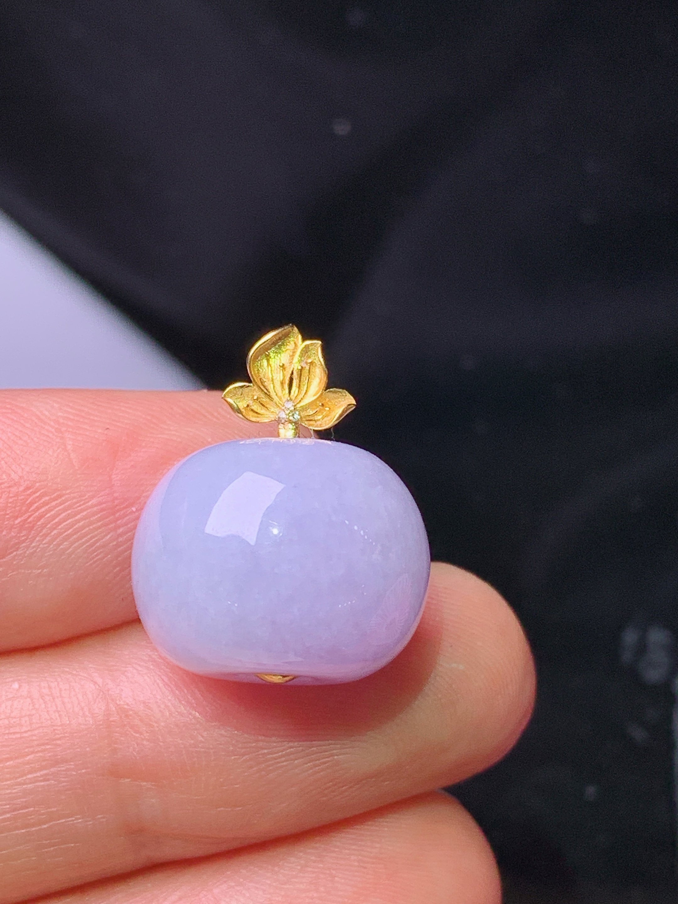 18k金钻镶嵌紫罗兰路路通吊坠 玉质细腻 色泽艳丽清新 水润亮眼 整体尺寸19*15.8*12.2