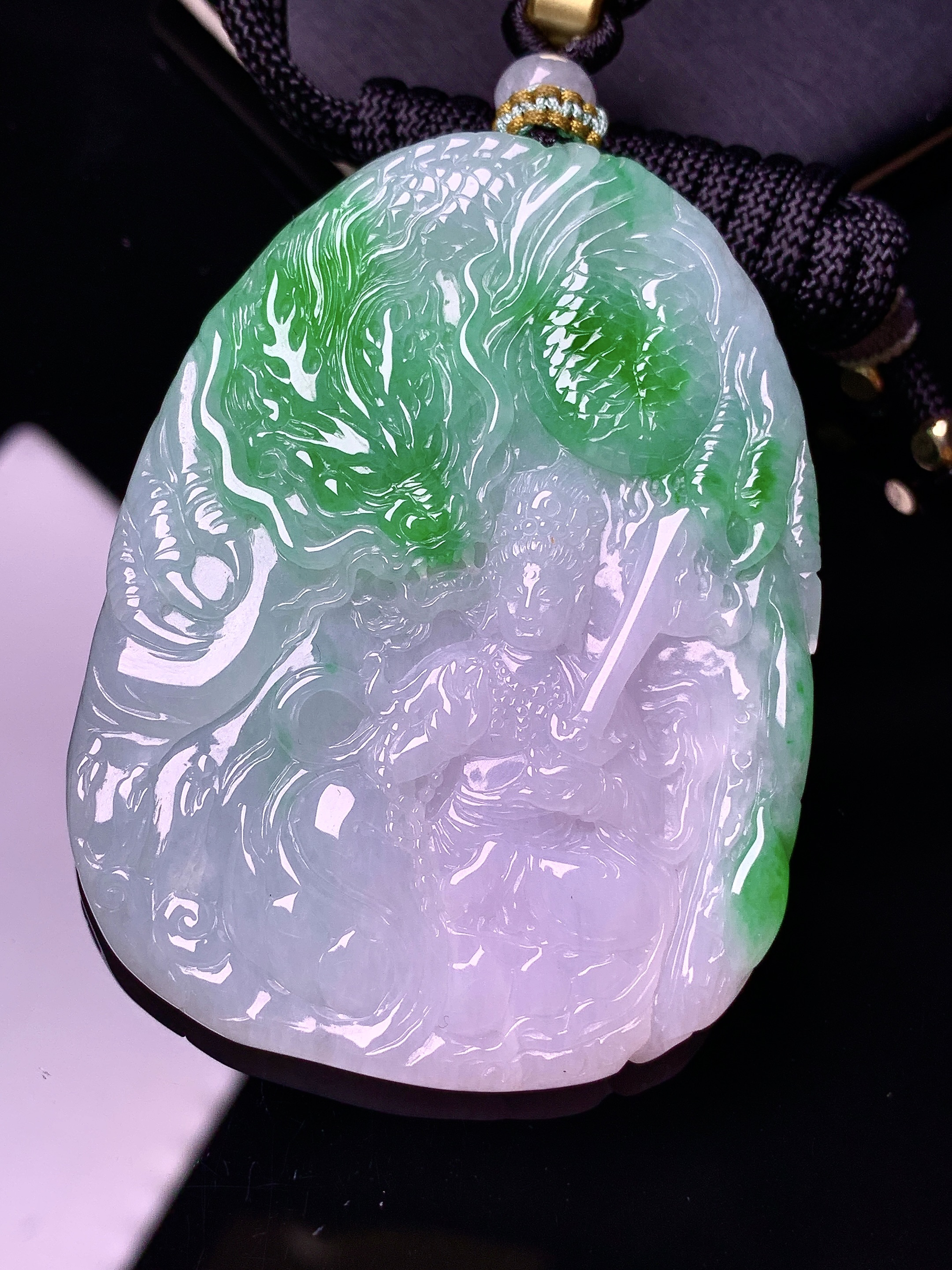 飘绿乘龙观音菩萨吊坠 玉质细腻 色泽艳丽清新 水润亮眼 整体尺寸57.8*44.5*6.2