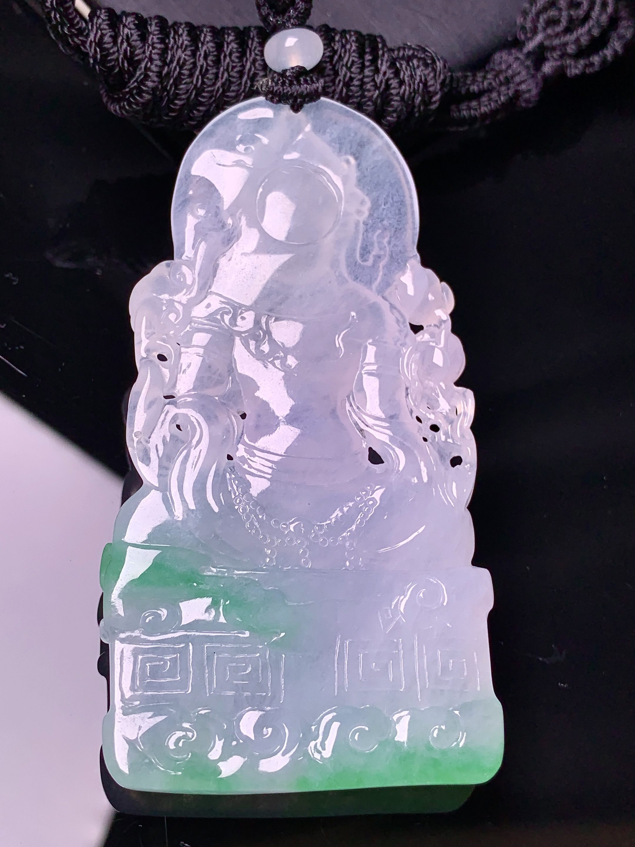 飘绿度母观音吊坠 玉质细腻 色泽艳丽清新 水润亮眼 整体尺寸71.2*36.8*7