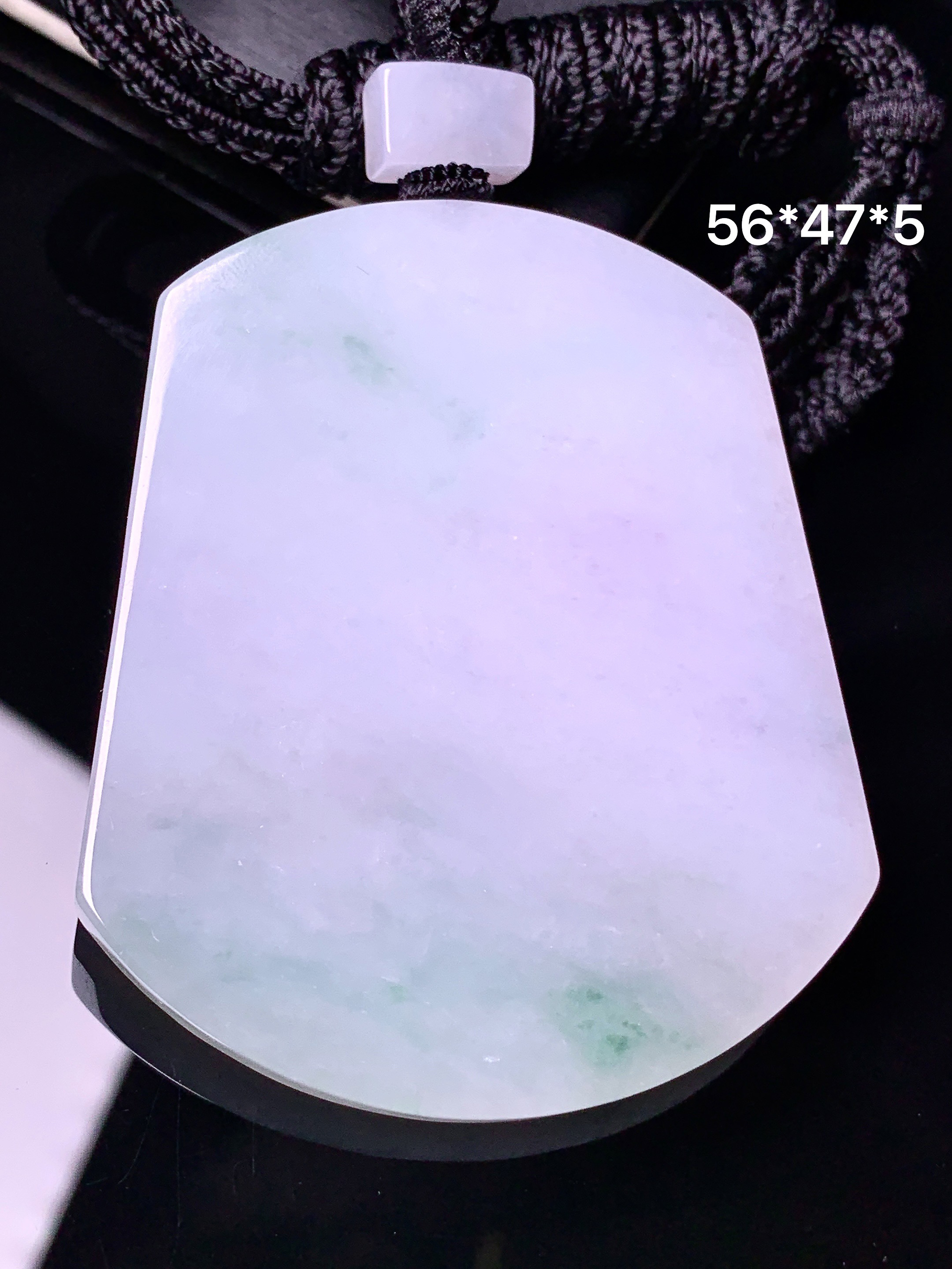 飘绿无事牌吊坠 玉质细腻 色泽艳丽清新 水润亮眼 整体尺寸56*47*5