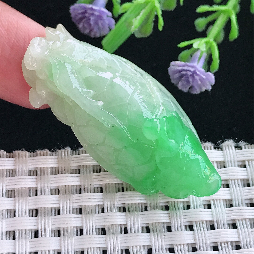 实拍A货翡翠43.5/20.6/16.3老坑精美温润飘阳绿龙头龟吊坠翡翠挂件