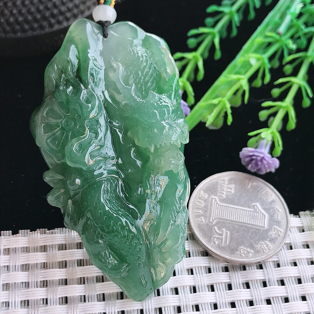 实拍A货翡翠64/34/14.8老坑冰润起胶满油绿龙牌吊坠翡翠挂件