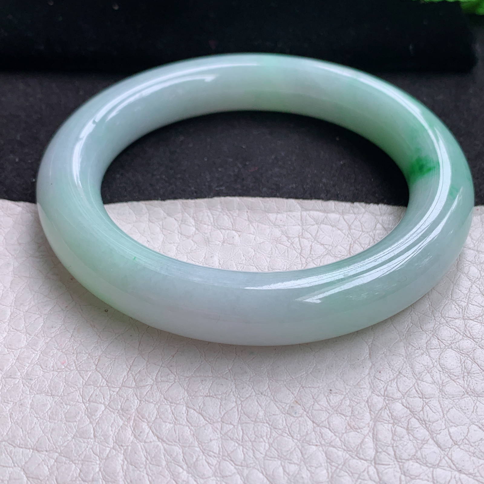 ee实拍56*10.8美人镯 天然缅甸翡翠A货玉手镯胶感飘绿花圆条玉手环