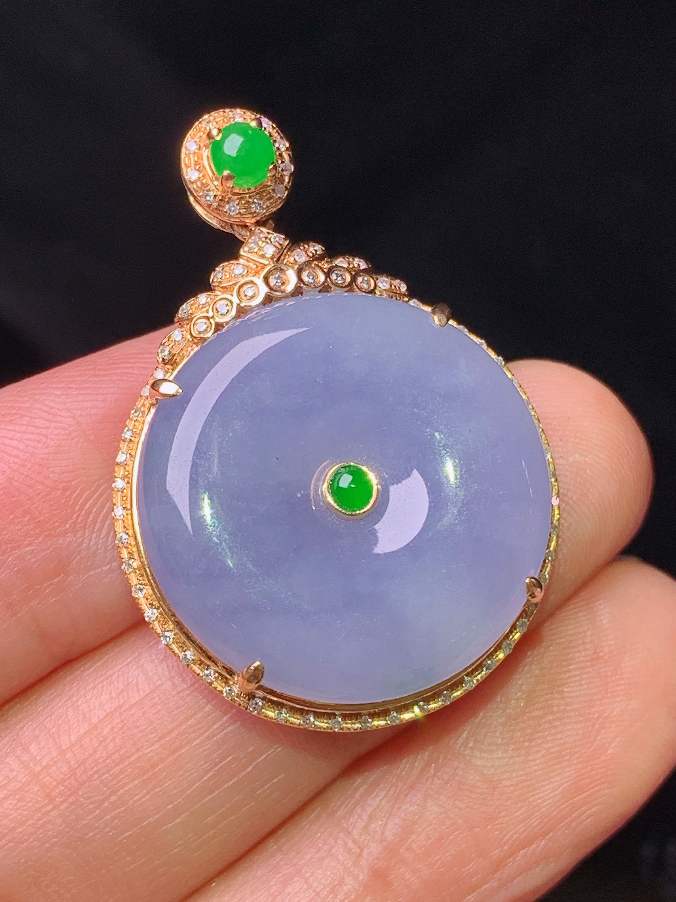 18k金钻镶嵌紫罗兰平安扣吊坠 玉质细腻 色泽艳丽清新 水润亮眼 整体尺寸33.2*23.2*7.2